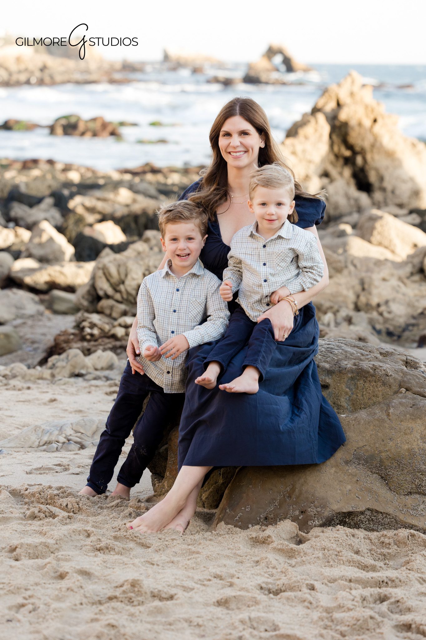 Little Corona Beach family portrait session featuring rocky cliffs and shoreline

Family photography mini session at Little Corona captured by an experienced photographer