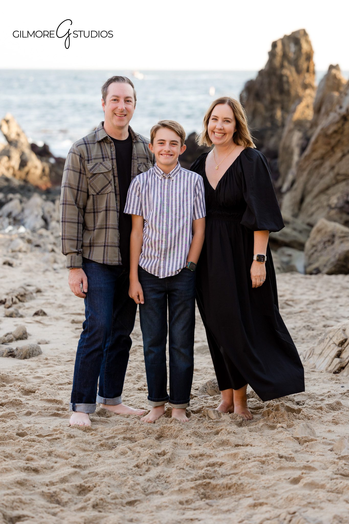 Corona del Mar family photography at Little Corona CDM with natural light and ocean backdrop

Family portrait photography at Little Corona CDM in Newport Beach with candid interaction