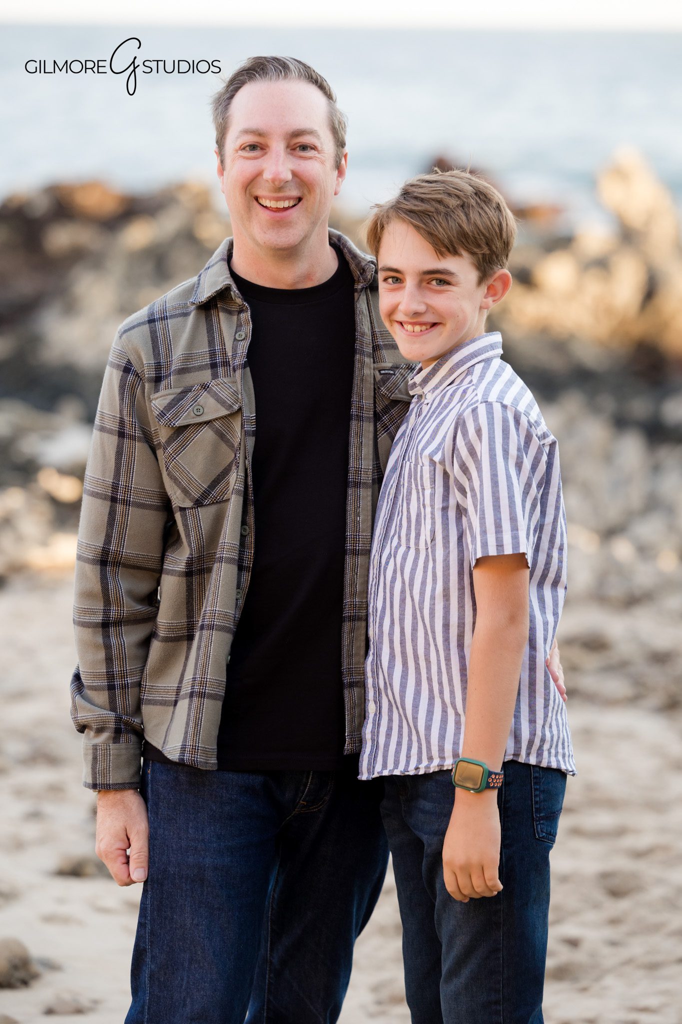 Little Corona CDM family portrait session with children playing along the shoreline

Newport Beach family photographer documenting a family beach mini session at Little Corona CDM
