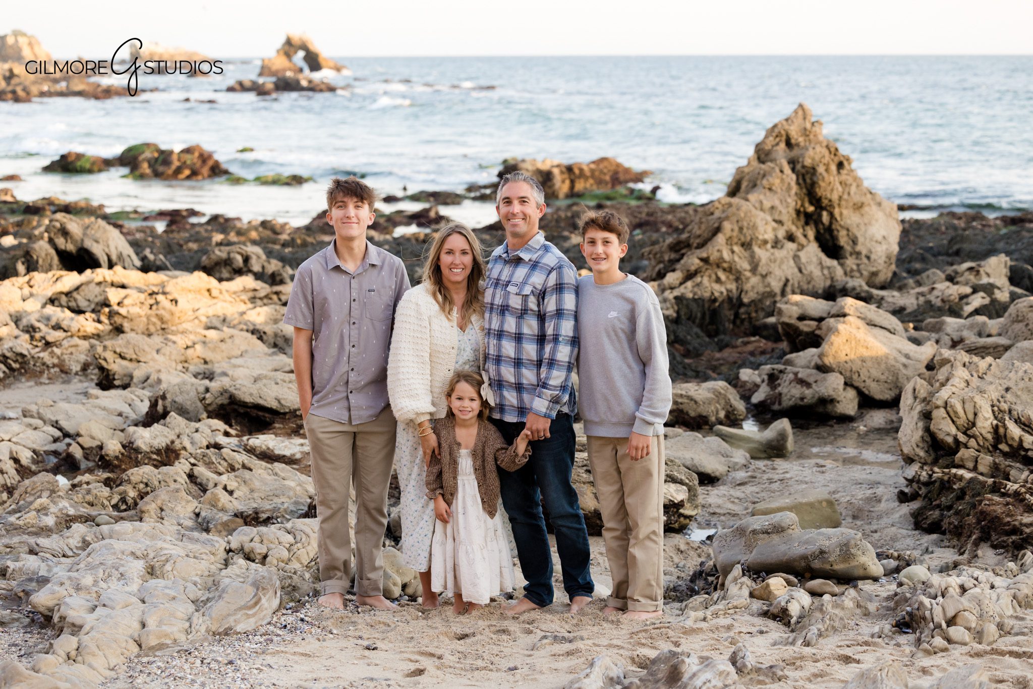 Little Corona Beach family photography with organic movement

Family portrait photography Corona del Mar with coastal background
