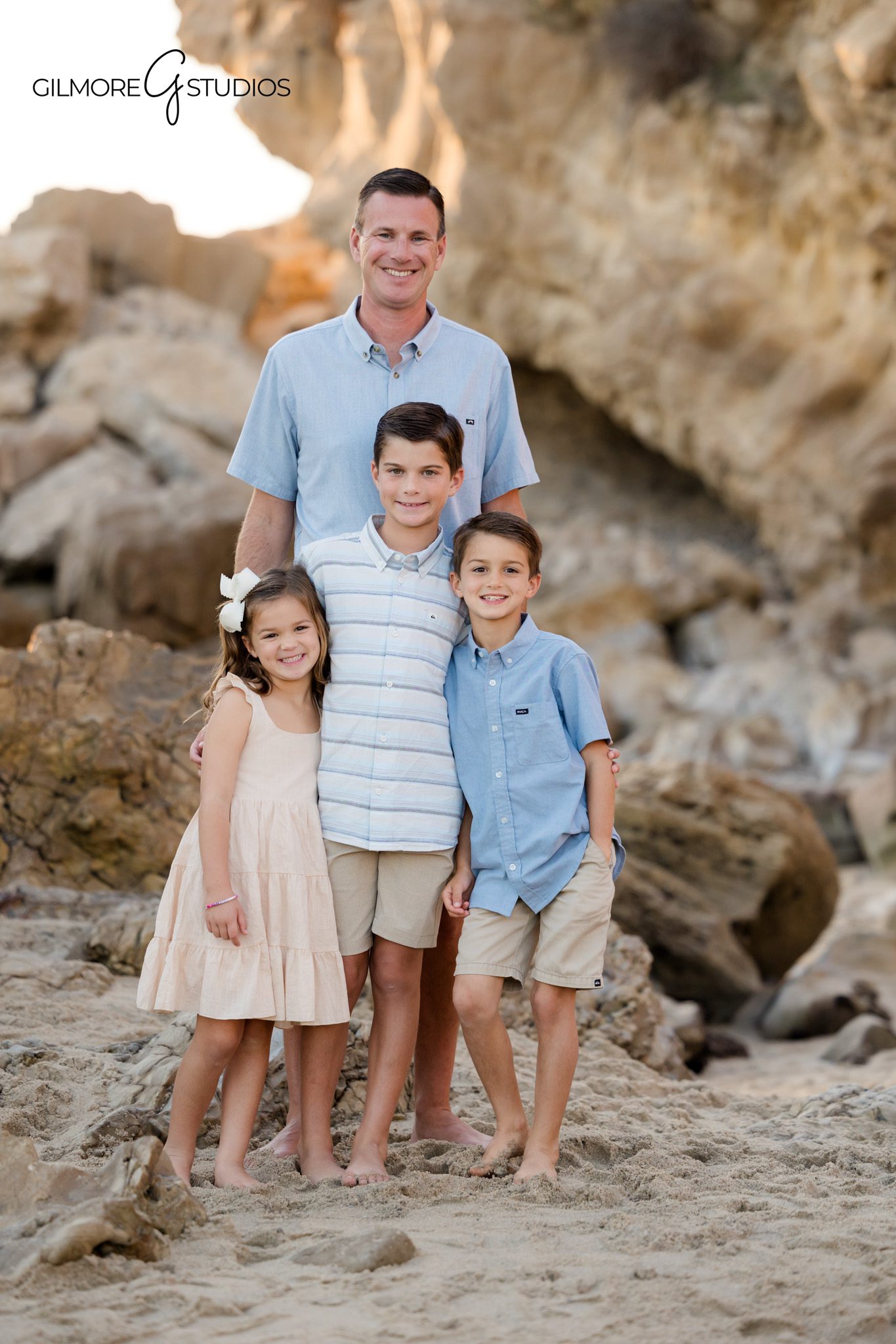 Little Corona family photographer documenting candid family moments at the beach

Corona del Mar family photography session with rocky cliffs and shoreline