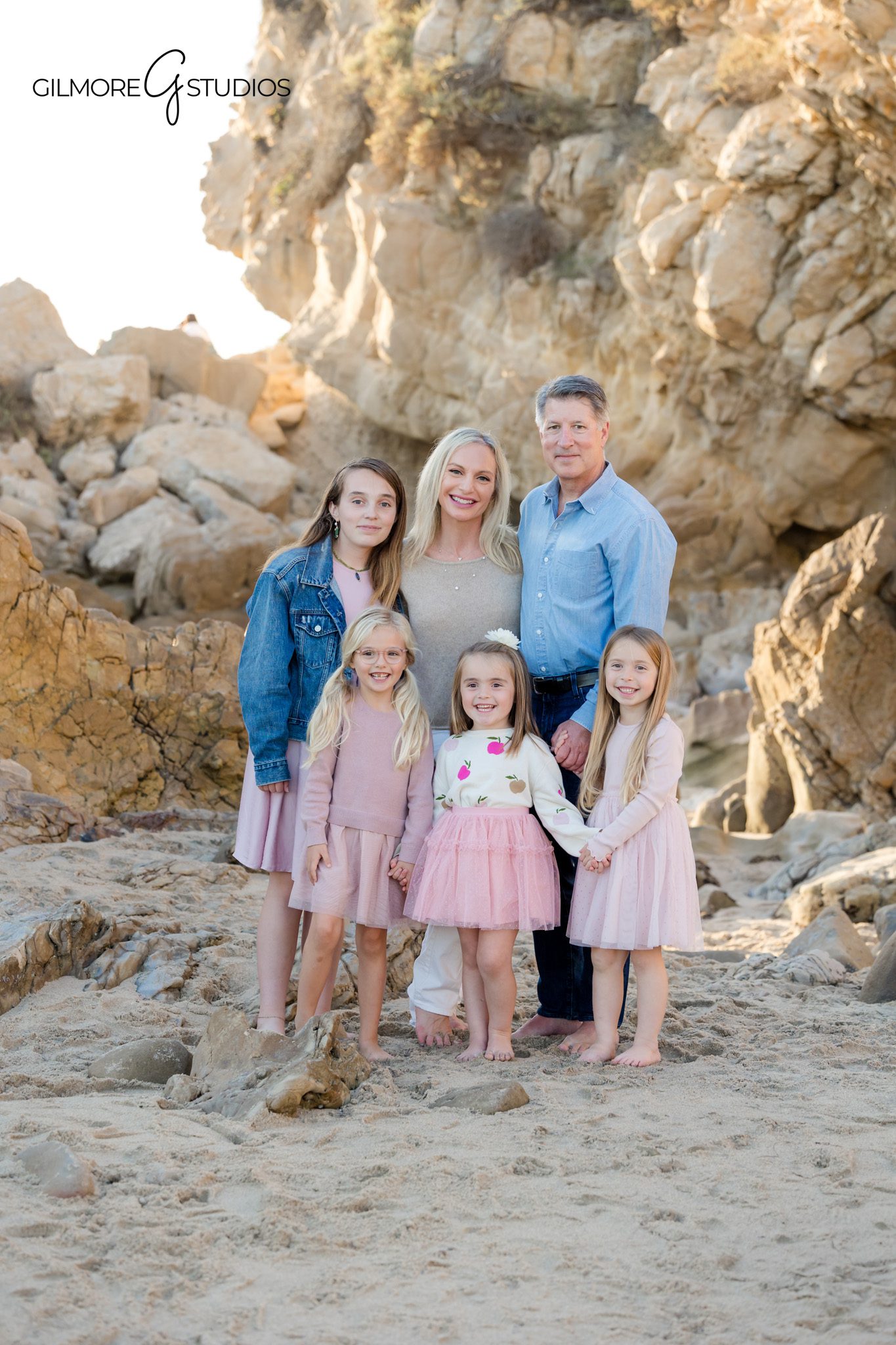 Little Corona Beach coastal family portrait photography with timeless editing

Family coastal mini session in Corona del Mar with neutral beach styling