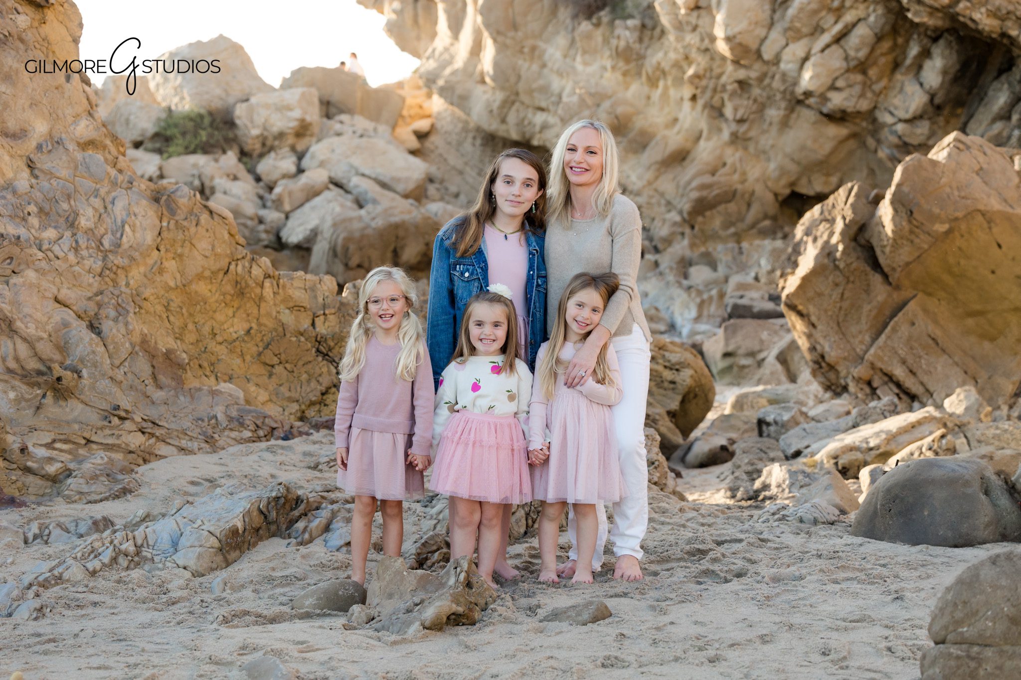 Corona del Mar family coastal mini session captured by an experienced photographer

Family portrait photography at Little Corona Beach with natural interaction