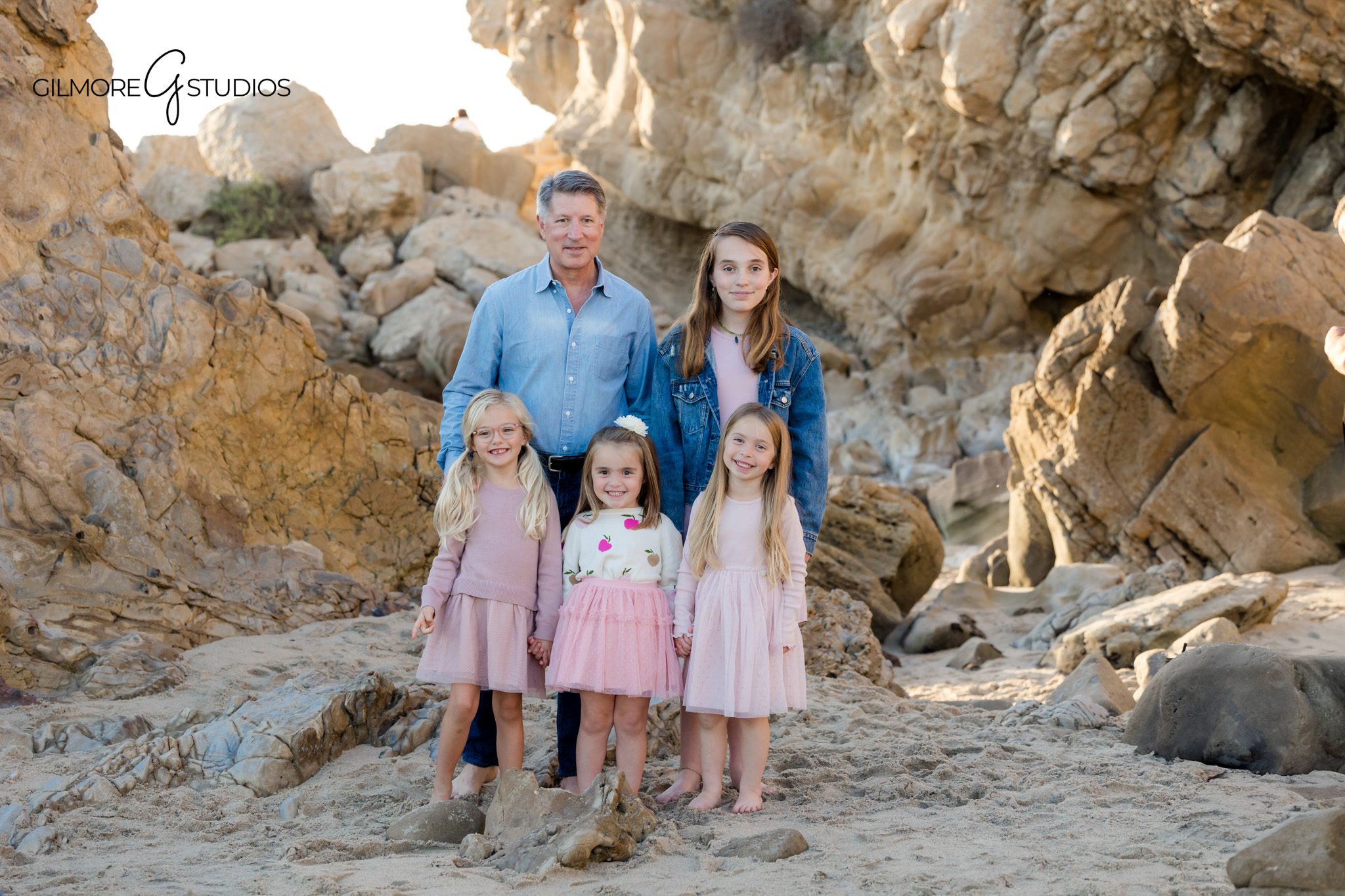 Little Corona coastal family photographer documenting candid family moments

Corona del Mar family photography session with rocky shoreline and ocean views