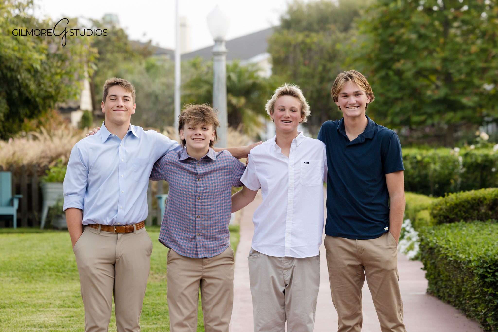 Extended family photography at Balboa Peninsula featuring multiple generations

Balboa Peninsula family portrait session photographed professionally