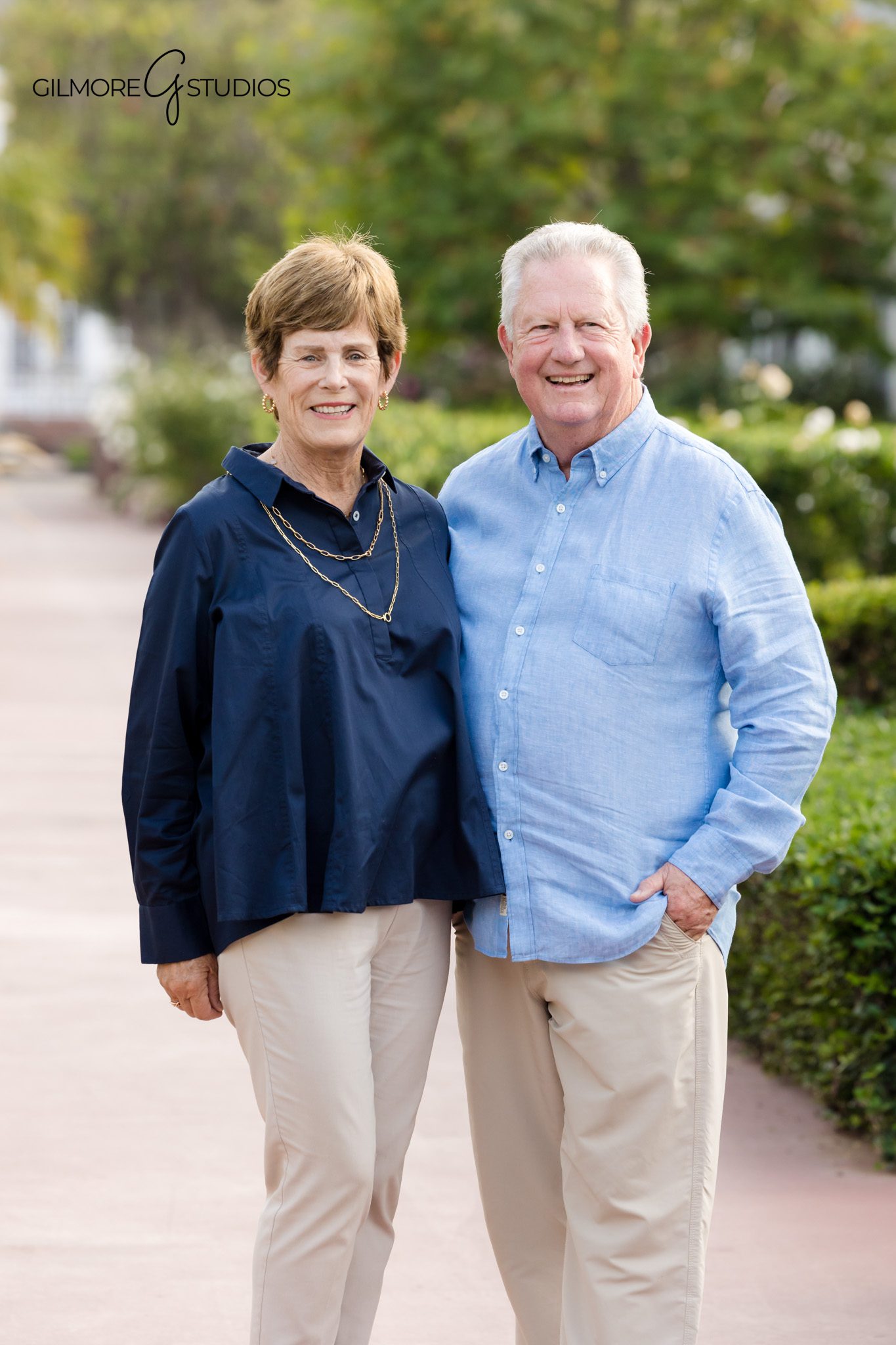 Newport Beach family photography session featuring extended family group

Multi generational family portrait photography at Balboa Peninsula