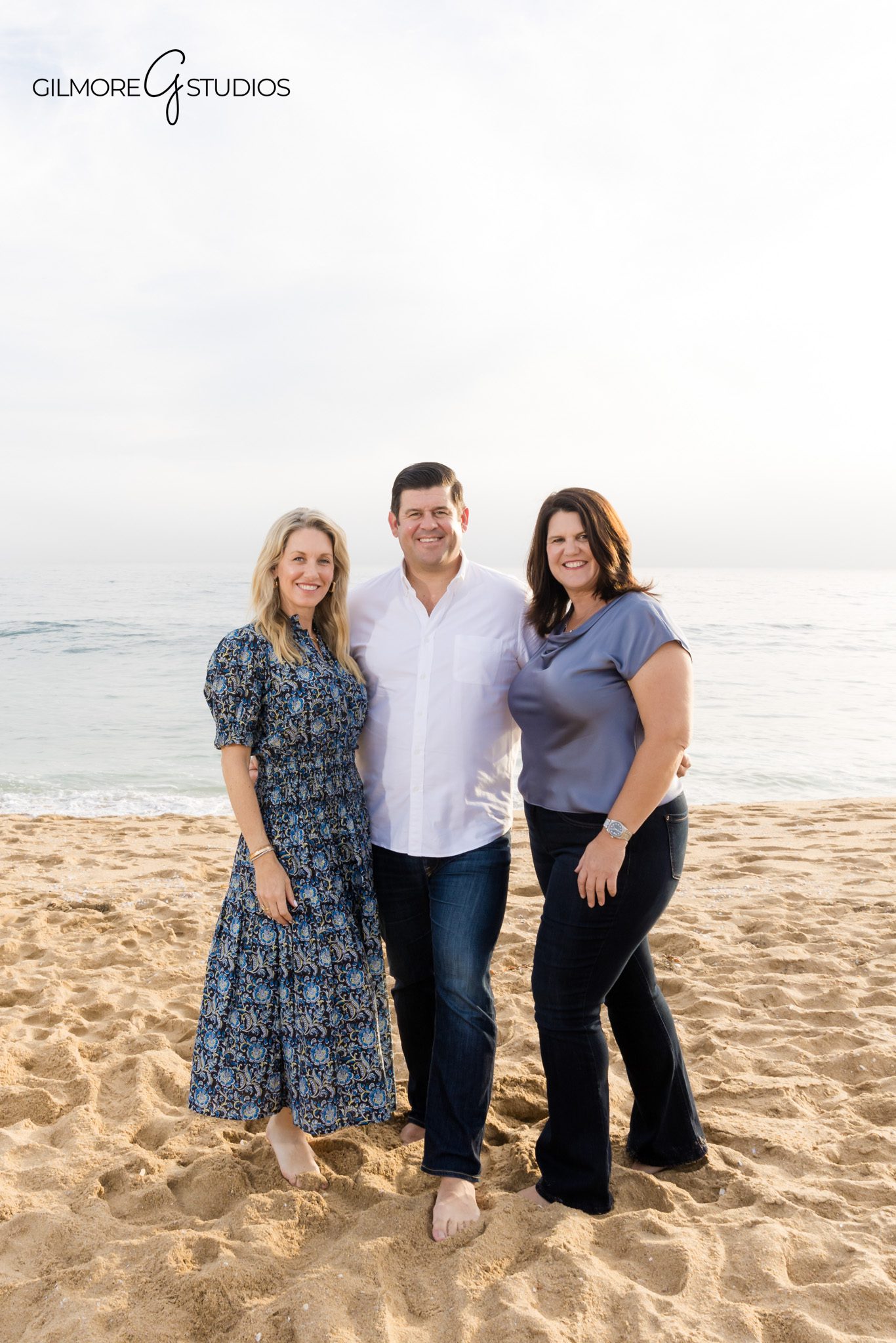Multi generational family photography session with relaxed posing

Balboa Peninsula extended family holiday portraits photographed professionally