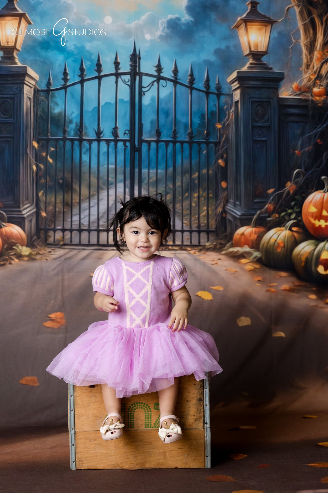 Halloween mini session portrait photographed by an experienced photographer
Client appreciation Halloween photography highlighting family connections