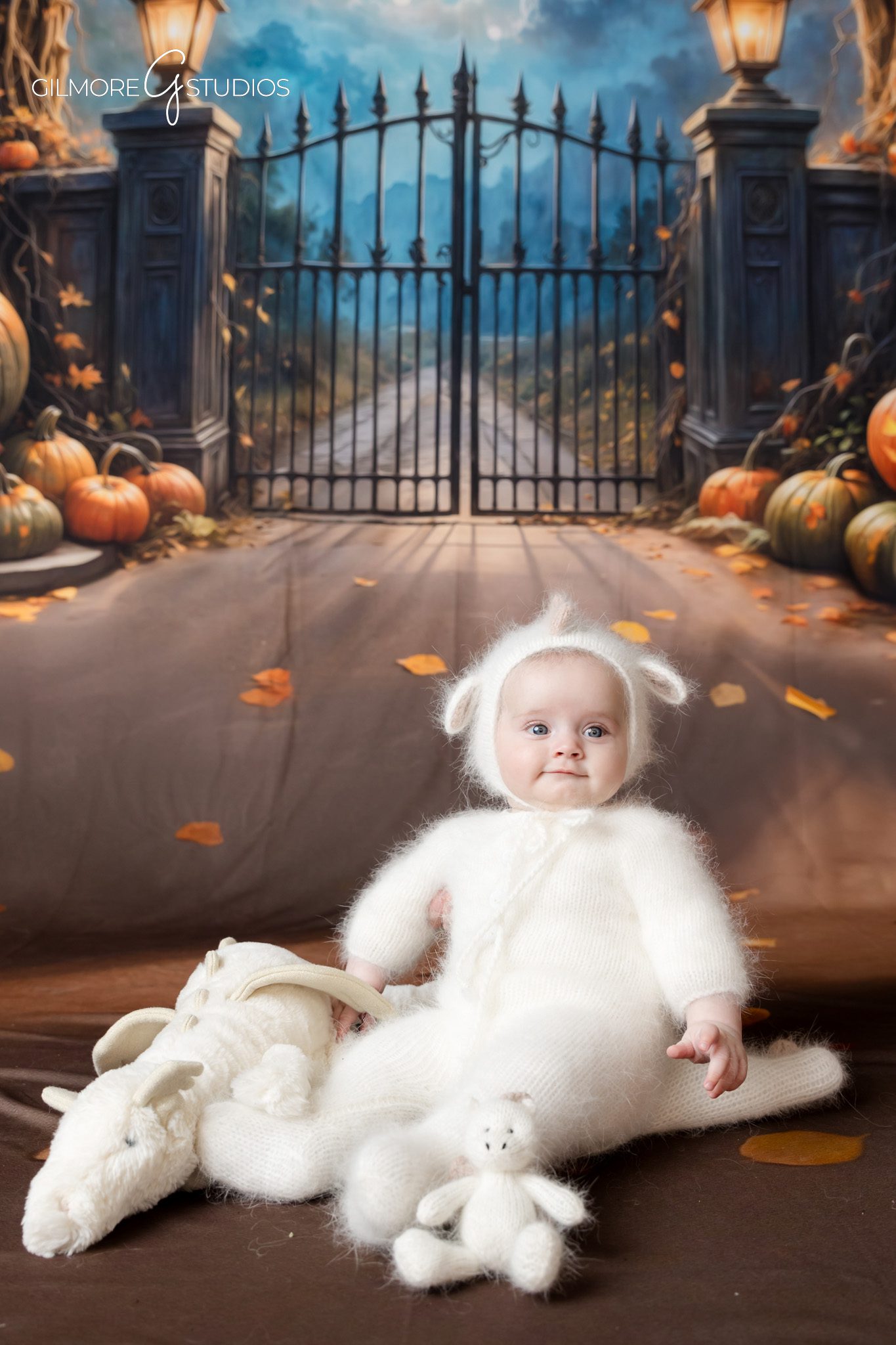 Professional photographer documenting Halloween family portraits
Halloween themed photography minis for families and children