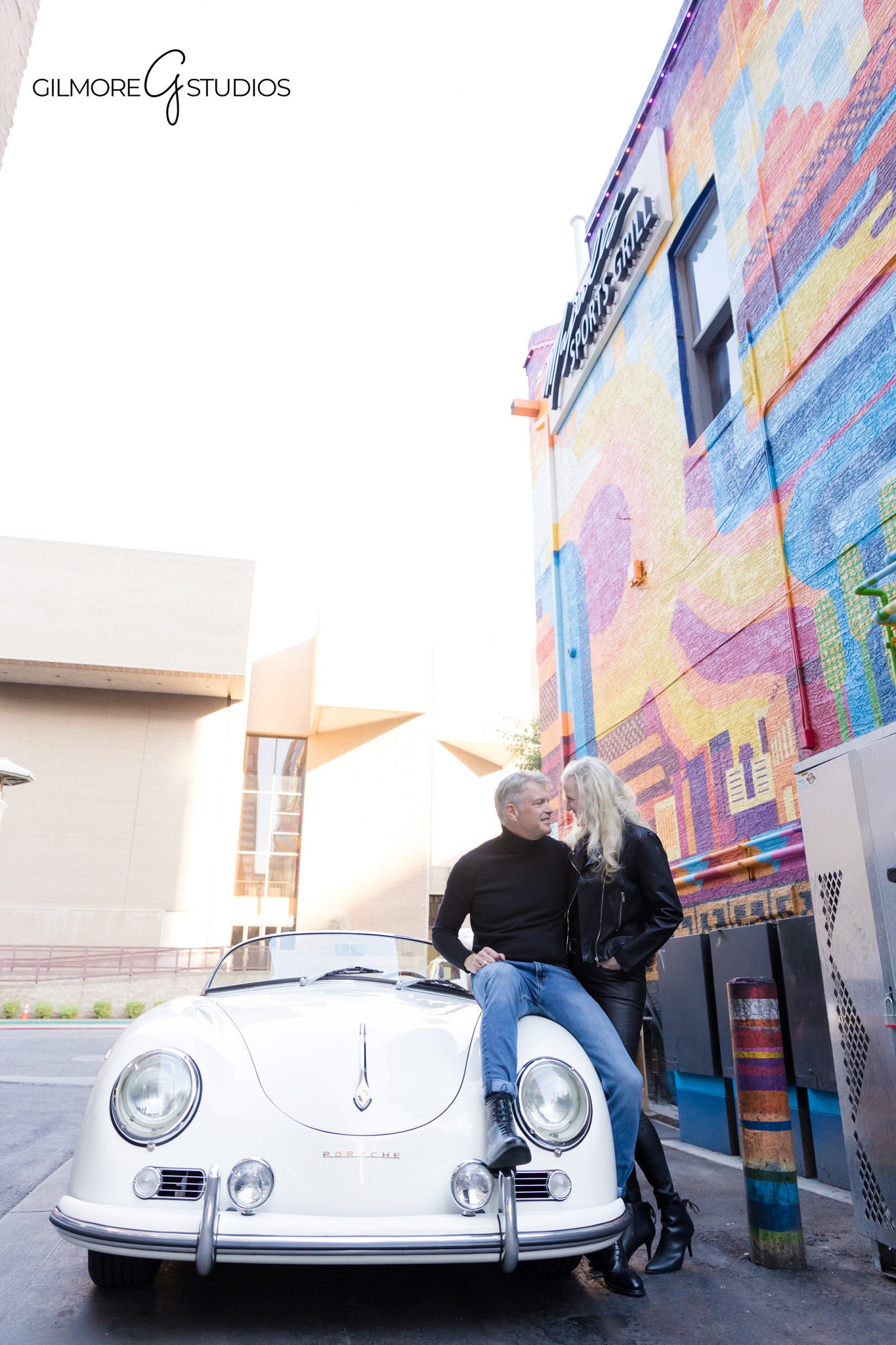 Phoenix editorial couple photographer capturing a luxury Porsche session

Porsche couple photography session with clean lines and modern aesthetic