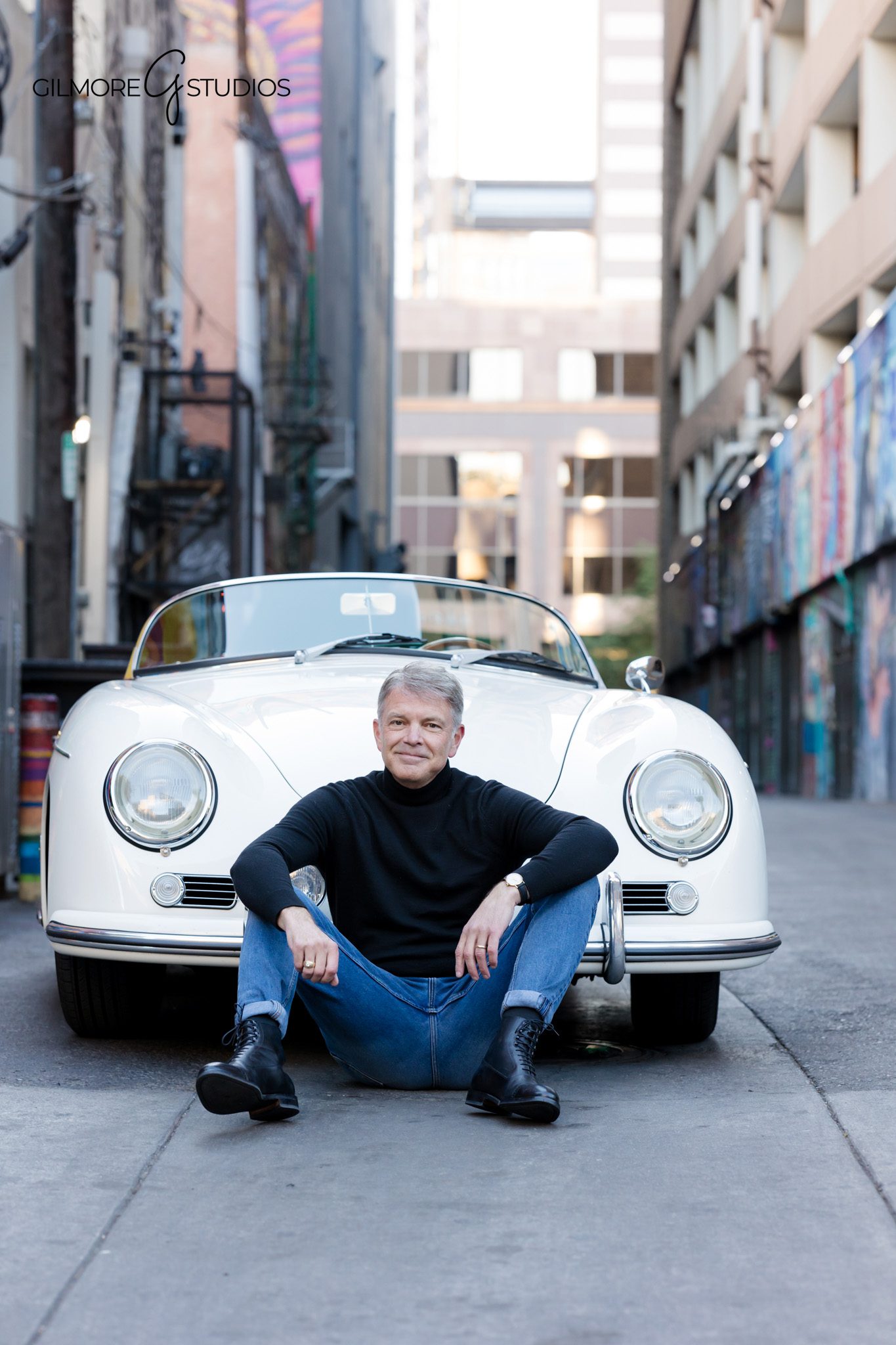 Porsche couple photography session with cinematic movement and style

Luxury automotive couple photography photographed professionally in Phoenix