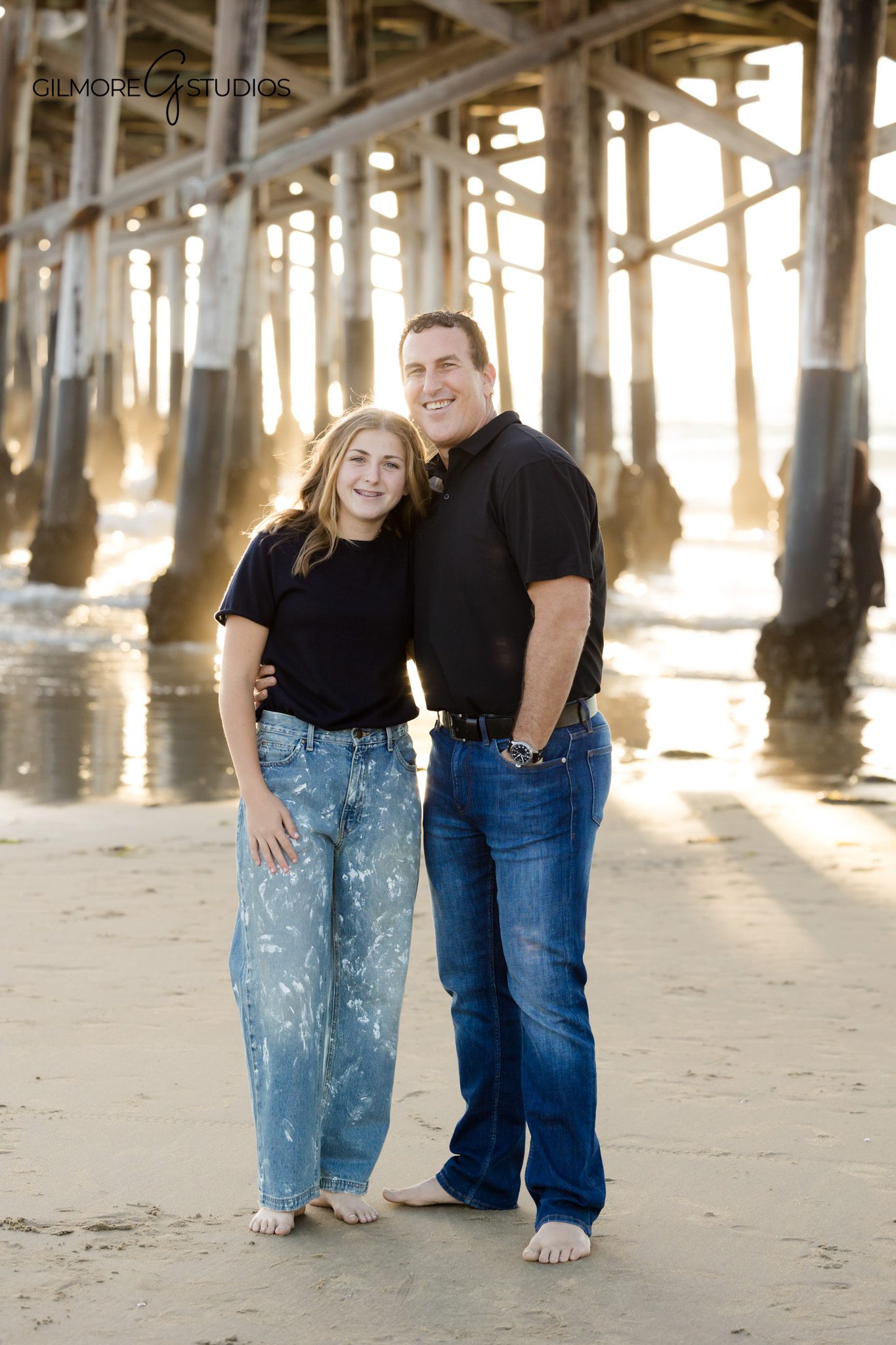 Beach family portrait photography featuring teen girls walking near Newport Pier
Newport Beach family photographer documenting a relaxed teen family session