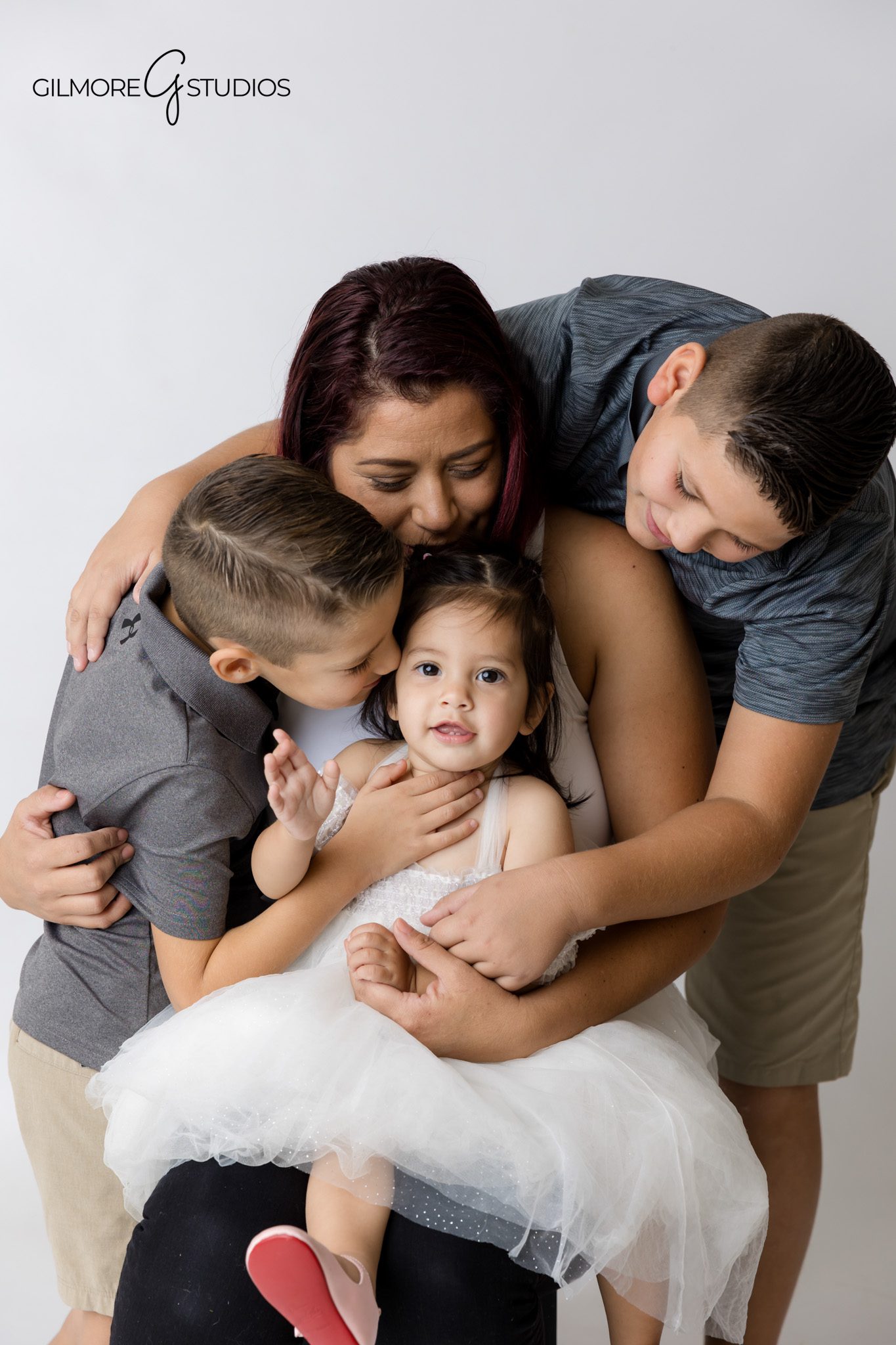 First birthday baby portrait photography with boho decor photographed professionally

Gilbert Arizona baby photographer capturing a boho cake smash session