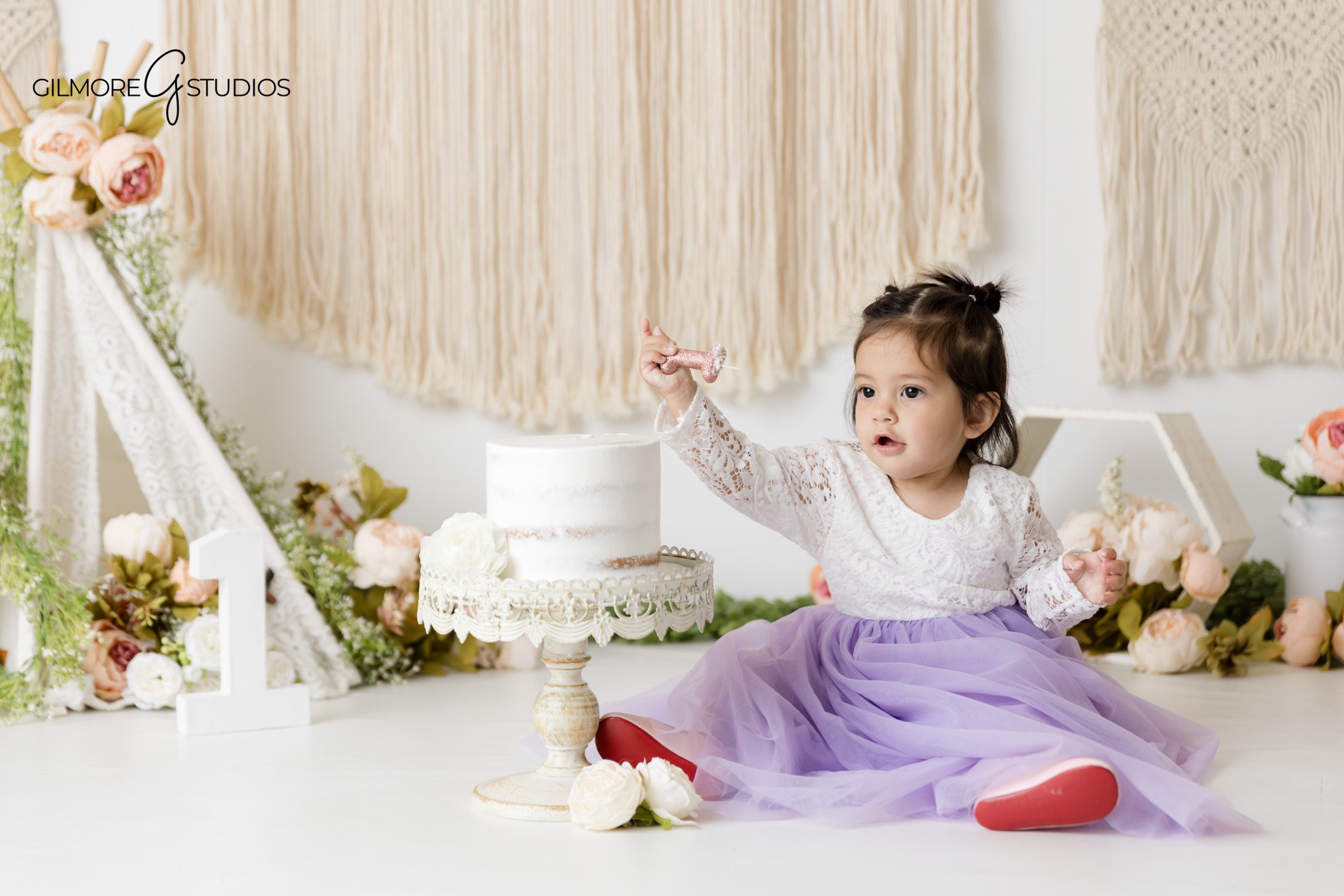 Boho cake smash portrait photography with simple neutral textures

First birthday baby photography portrait with boho aesthetic