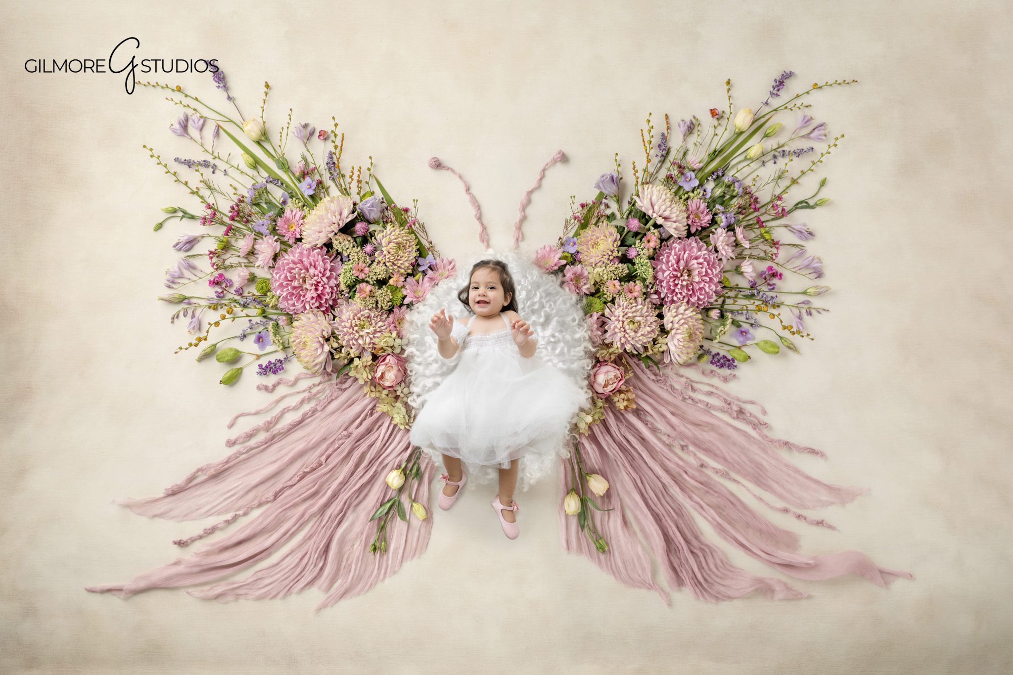 Boho theme first birthday cake smash portrait photographed by a Gilbert Arizona baby photographer

Boho cake smash photography session in Gilbert Arizona captured by a professional photographer