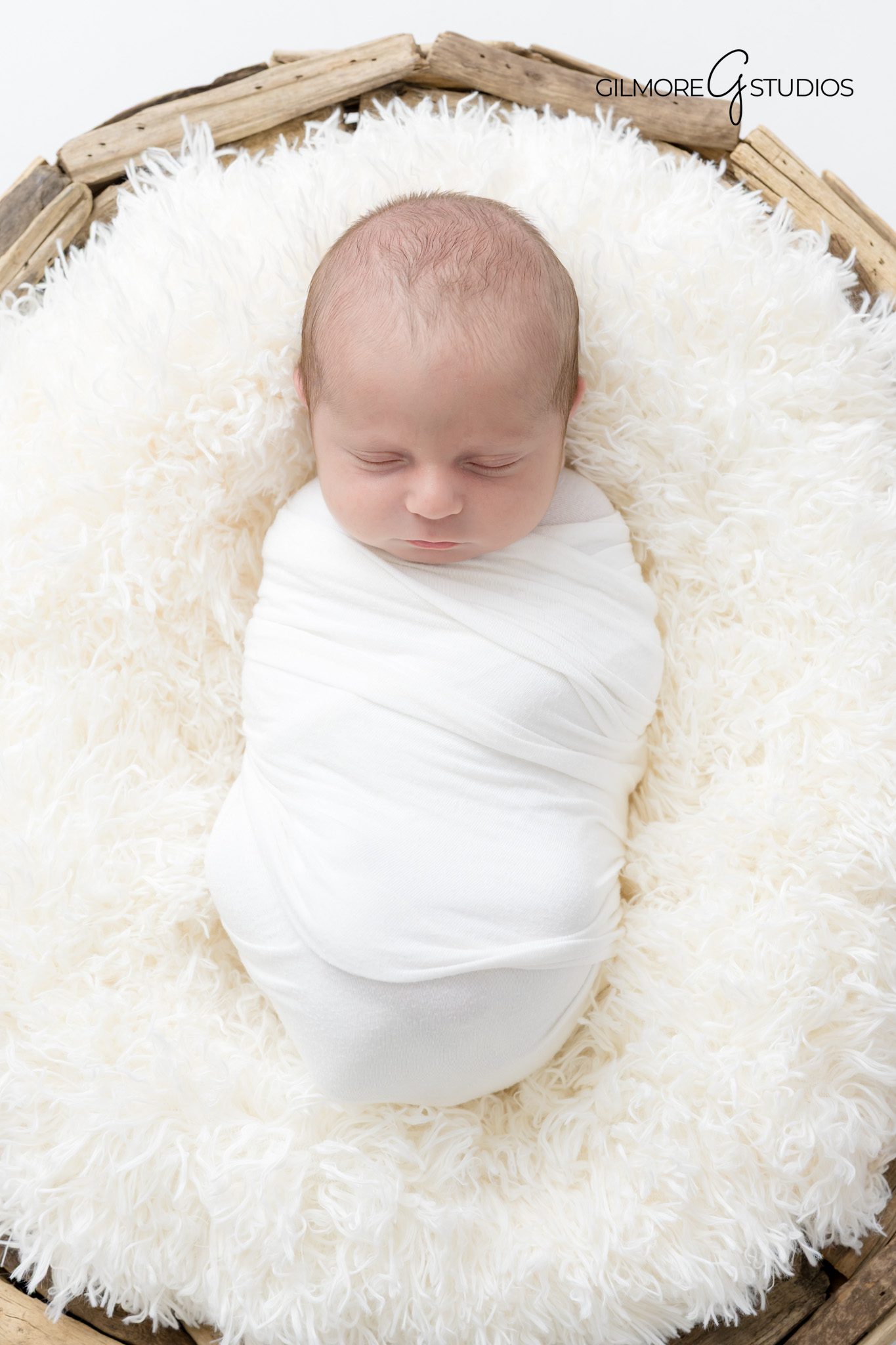 Baby portrait photography in Gilbert studio with natural light.

Arizona newborn photographer capturing simple blanket pose.