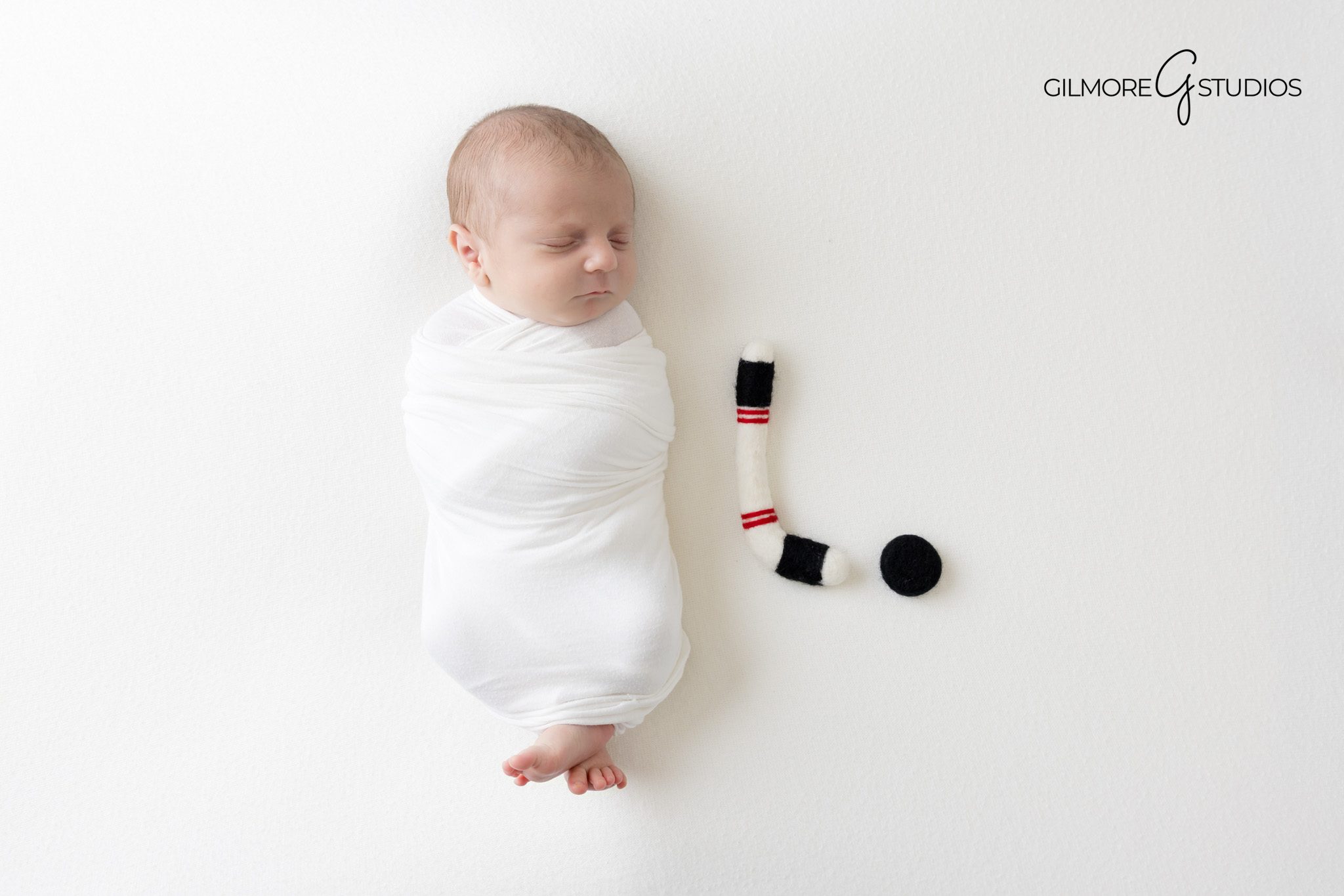 Gilbert newborn photography featuring baby and siblings together.

Professional portrait photographer in Gilbert Arizona capturing baby.