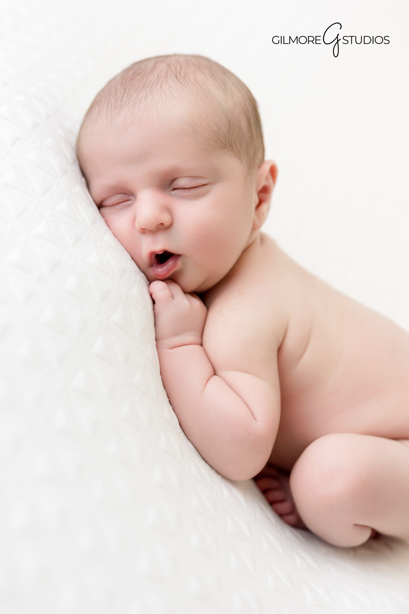Gilbert newborn photography with sweet family portrait.

Queen Creek newborn photographer capturing natural newborn session.