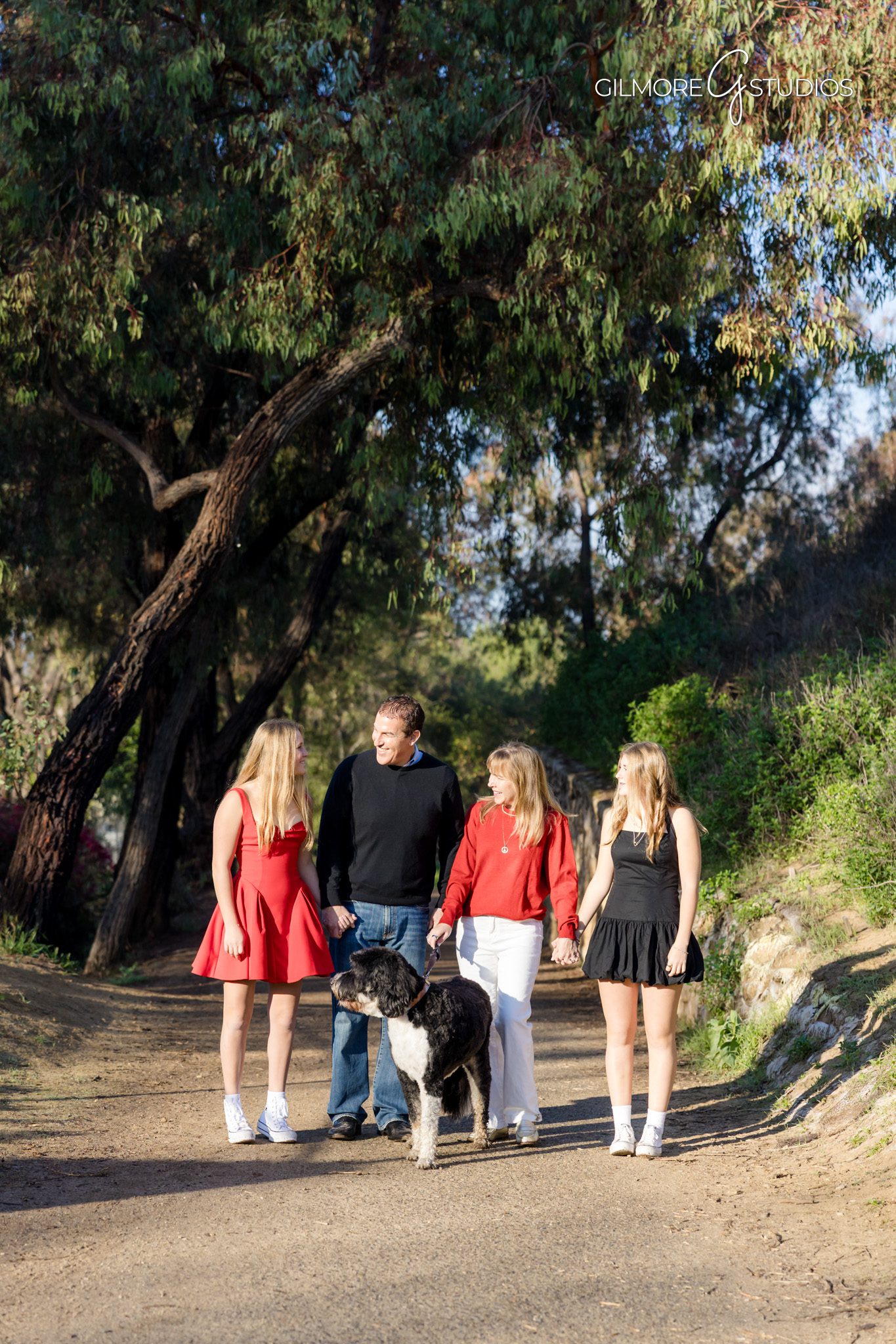 Newport Beach family photographer capturing candid family moments at the beach

Beach family photography session in Newport Beach with soft natural light