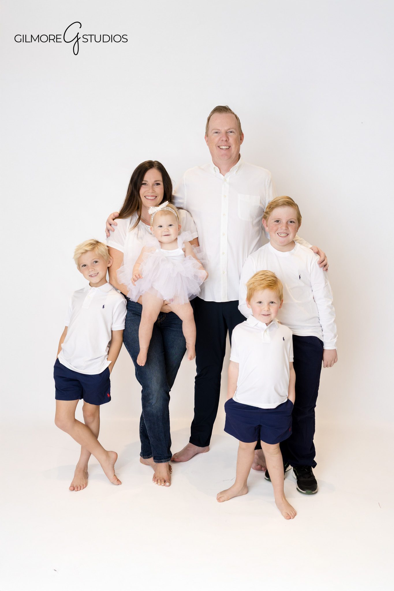 Indoor snow theme cake smash photography by a professional cake smash photographer

Newport Beach baby portrait photography featuring a Winter Wonderland cake smash