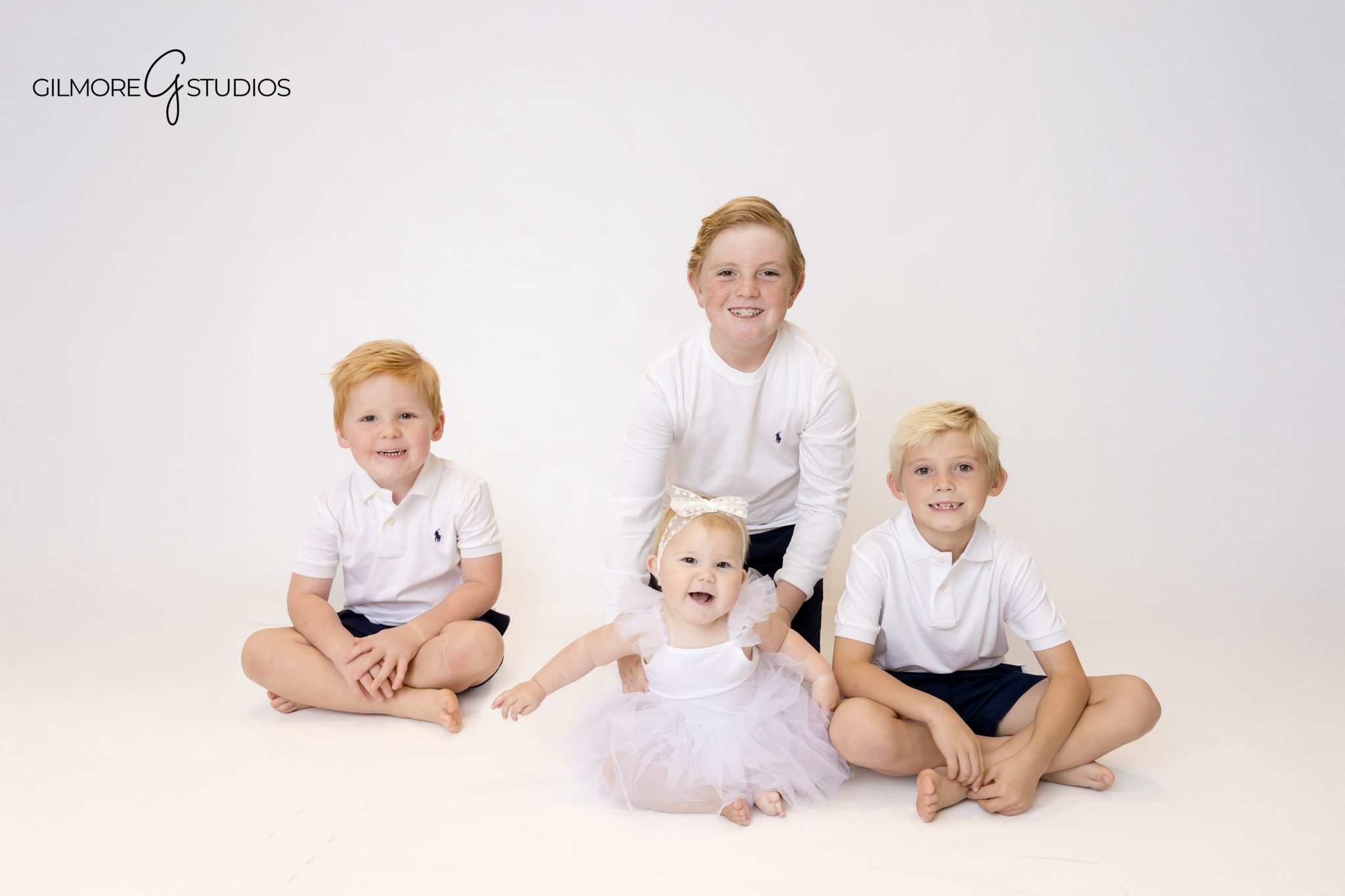 Winter cake smash photography captured by a Newport Beach baby photographer

Snow theme cake smash portrait session with neutral tones and clean styling
