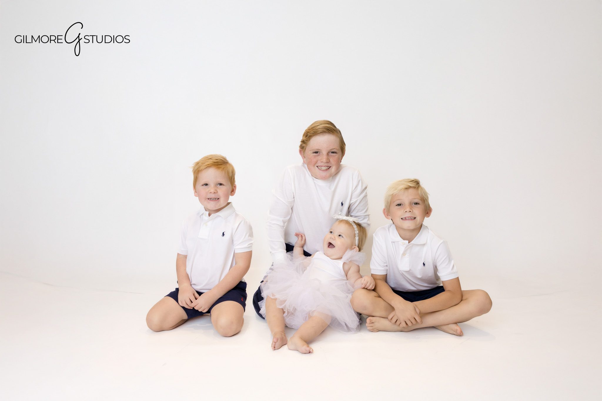 Cake smash photography session with winter styling captured by a Newport Beach photographer

Winter Wonderland baby portrait photography with snow inspired backdrop
