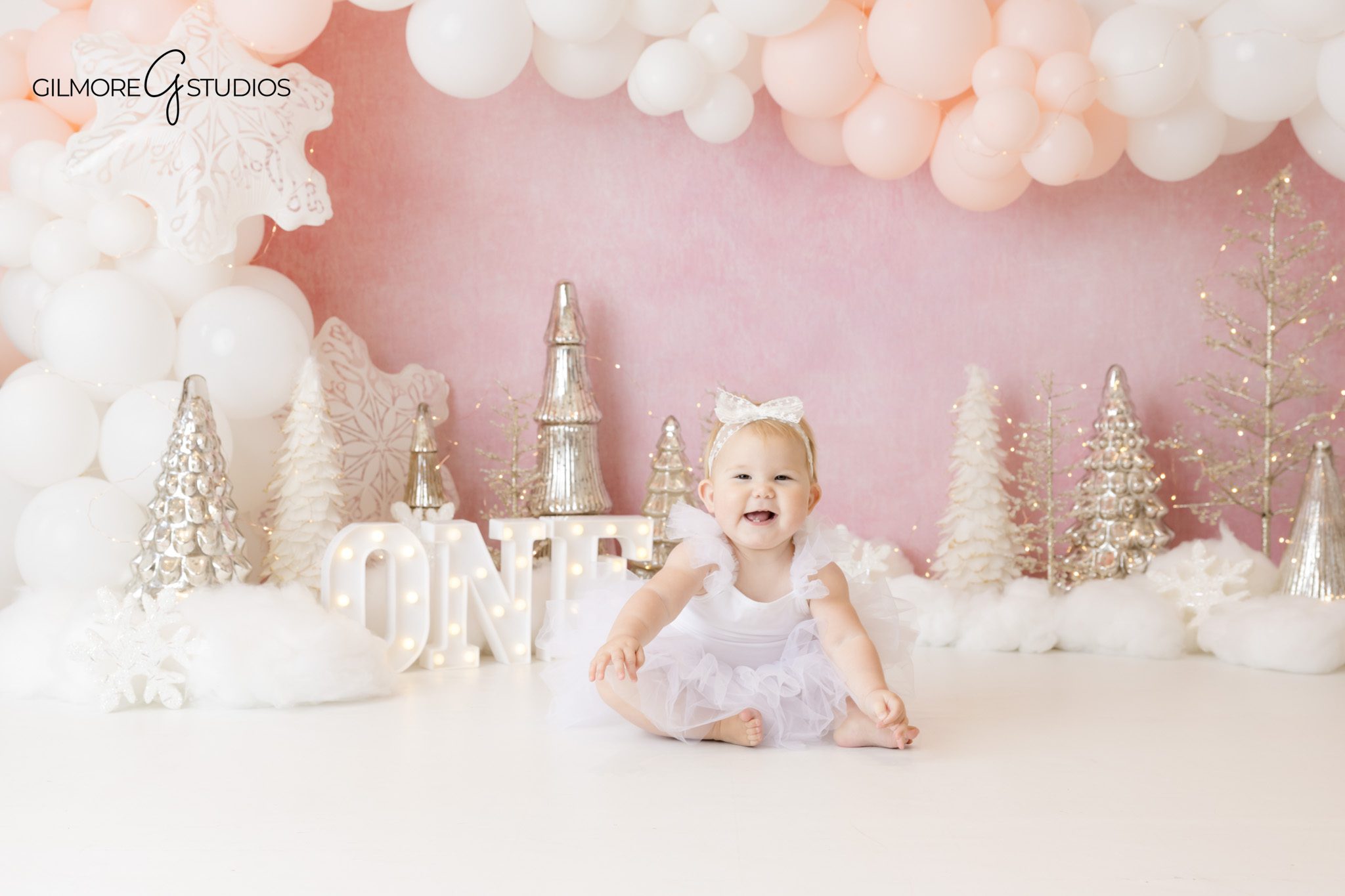 First birthday cake smash portrait photographed by a Newport Beach cake smash photographer

Snow theme cake smash photography session with soft white winter decor