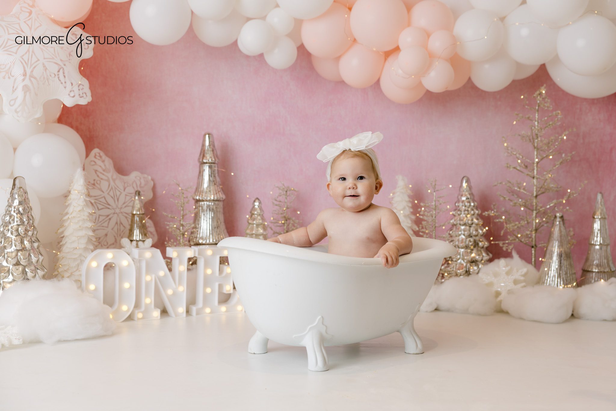 Winter cake smash portrait photographed by a professional Newport Beach photographer

Snow themed cake smash photography with timeless studio lighting