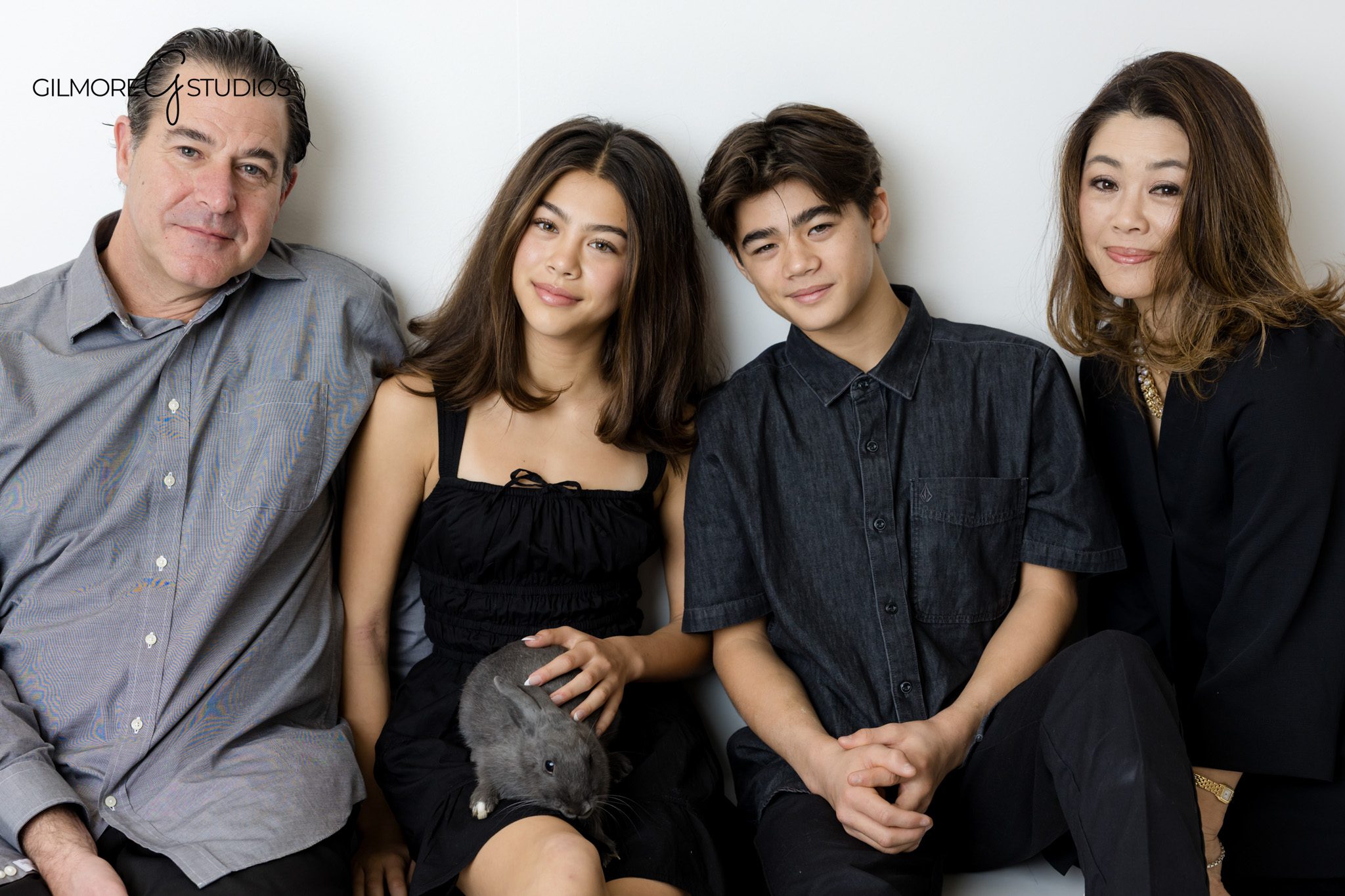 White background family portrait photographed by a professional family photographer

Studio family photography session with white backdrop and natural posing