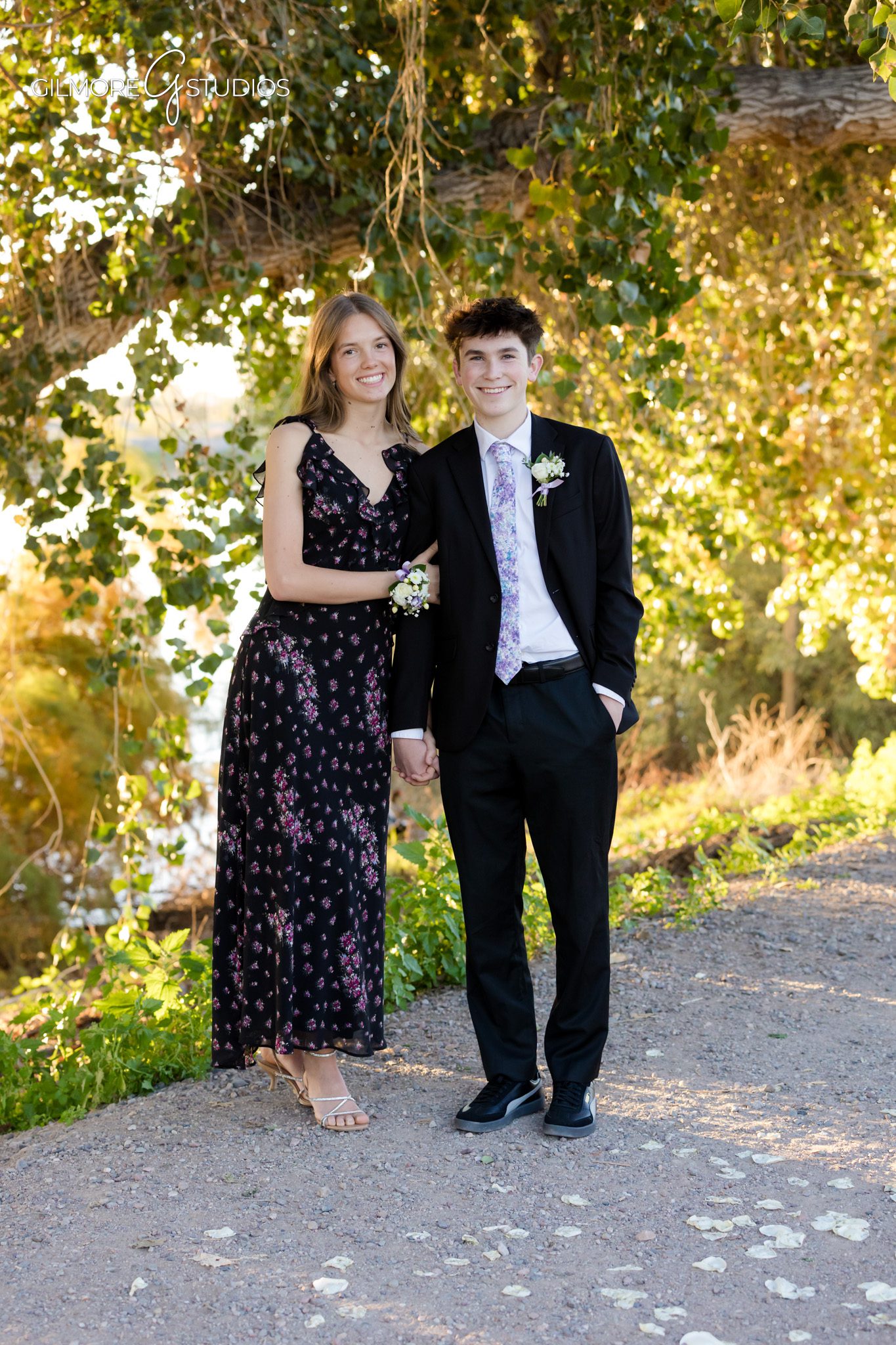 High school senior photography session near me in Gilbert AZ

Gilbert senior photographer capturing authentic senior portraits