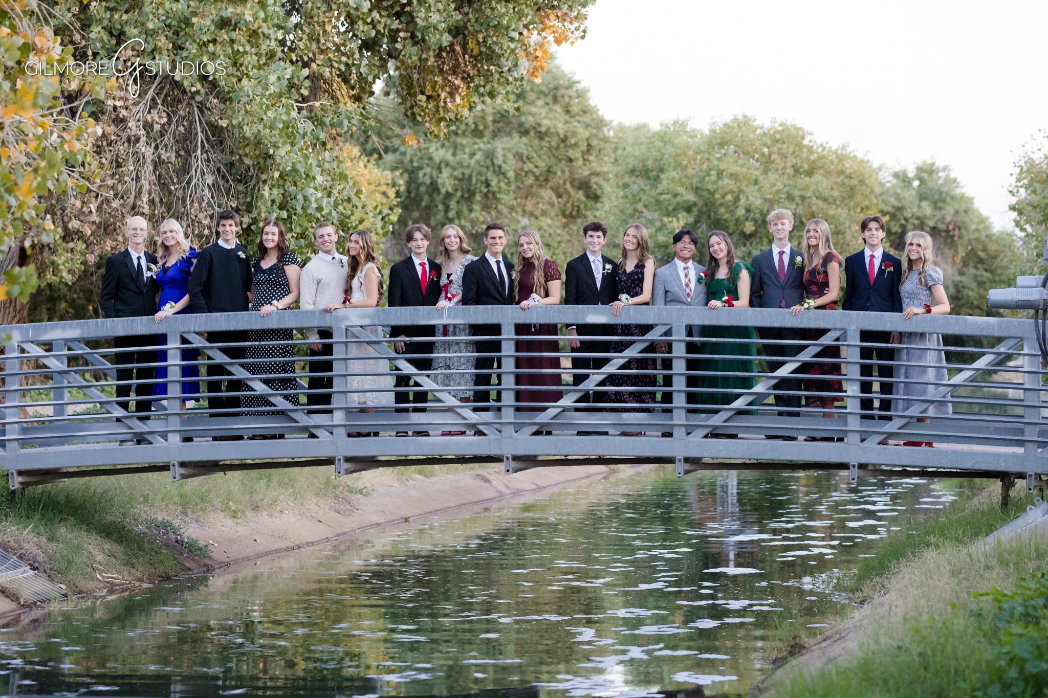 Senior pictures near me photographed in Gilbert AZ by an experienced senior photographer

Gilbert AZ senior portrait photography session with confident posing