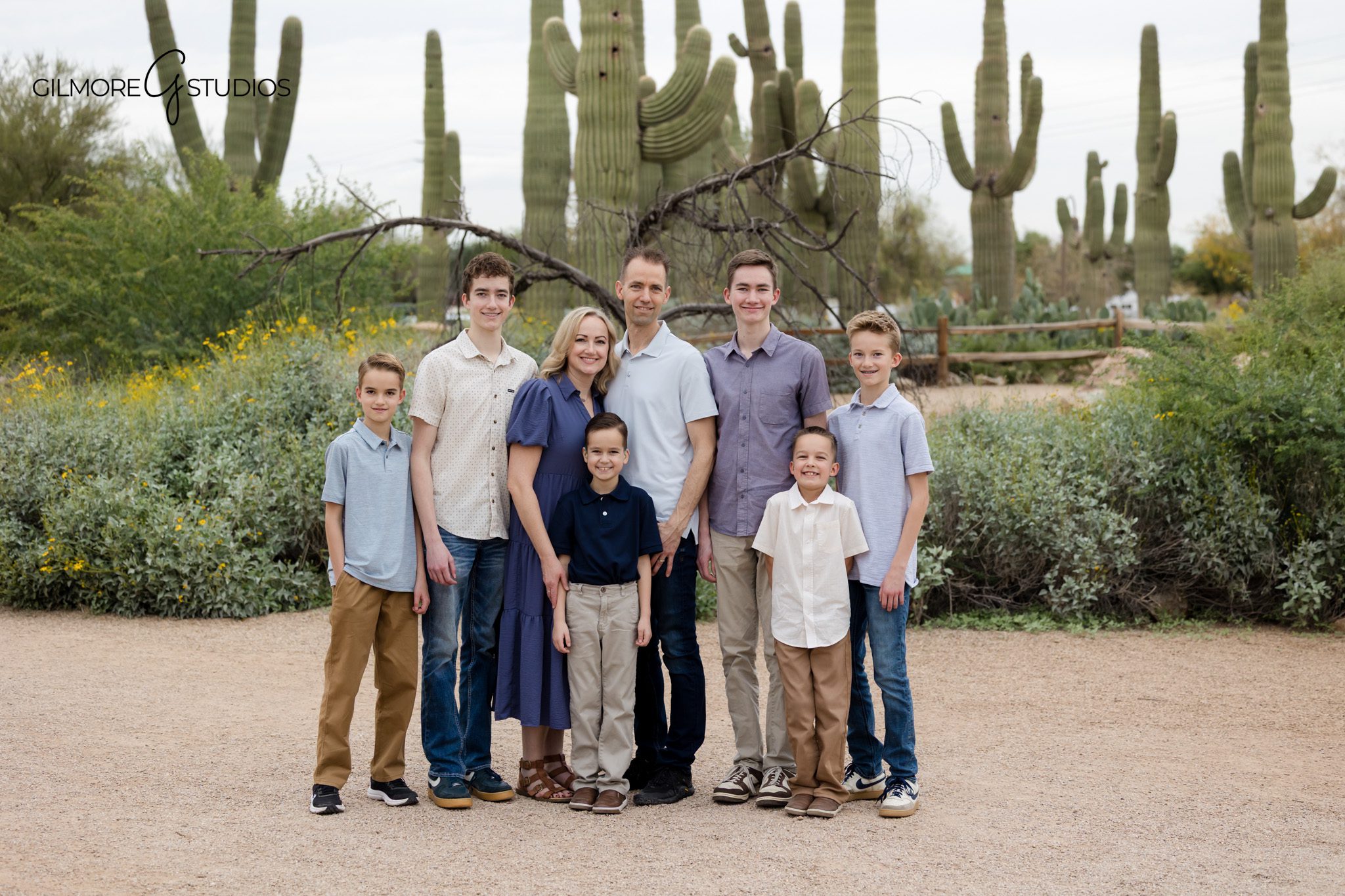 Gilbert AZ family photography featuring parents and children together

AZ family photographer capturing a natural outdoor family portrait