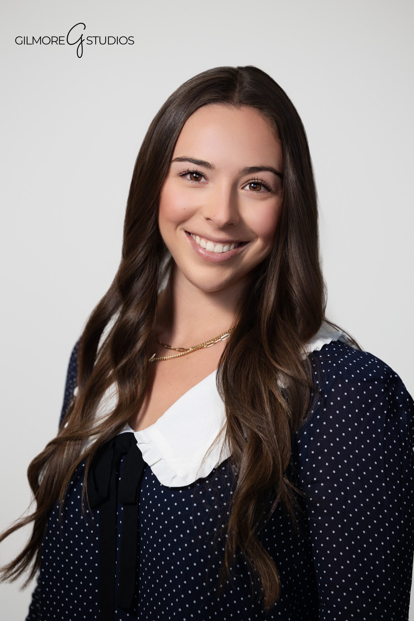 Utah photographer capturing personal branding portraits for health and wellness brand.

Headshot photography showing Karalynne Call in bright, modern natural setting.