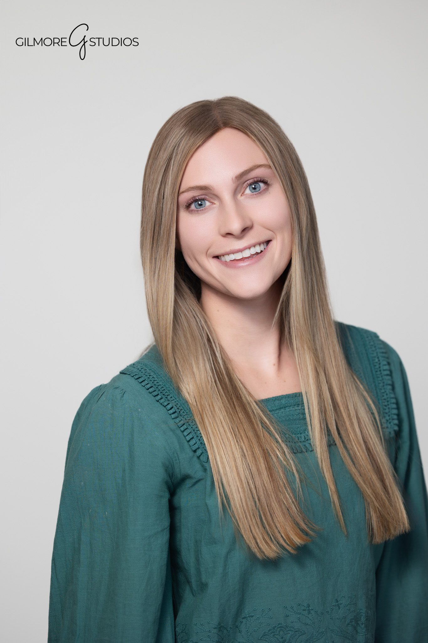 Professional photographer capturing natural branding portraits in Utah fields.

Utah branding portrait of Karalynne Call for Just Ingredients marketing.