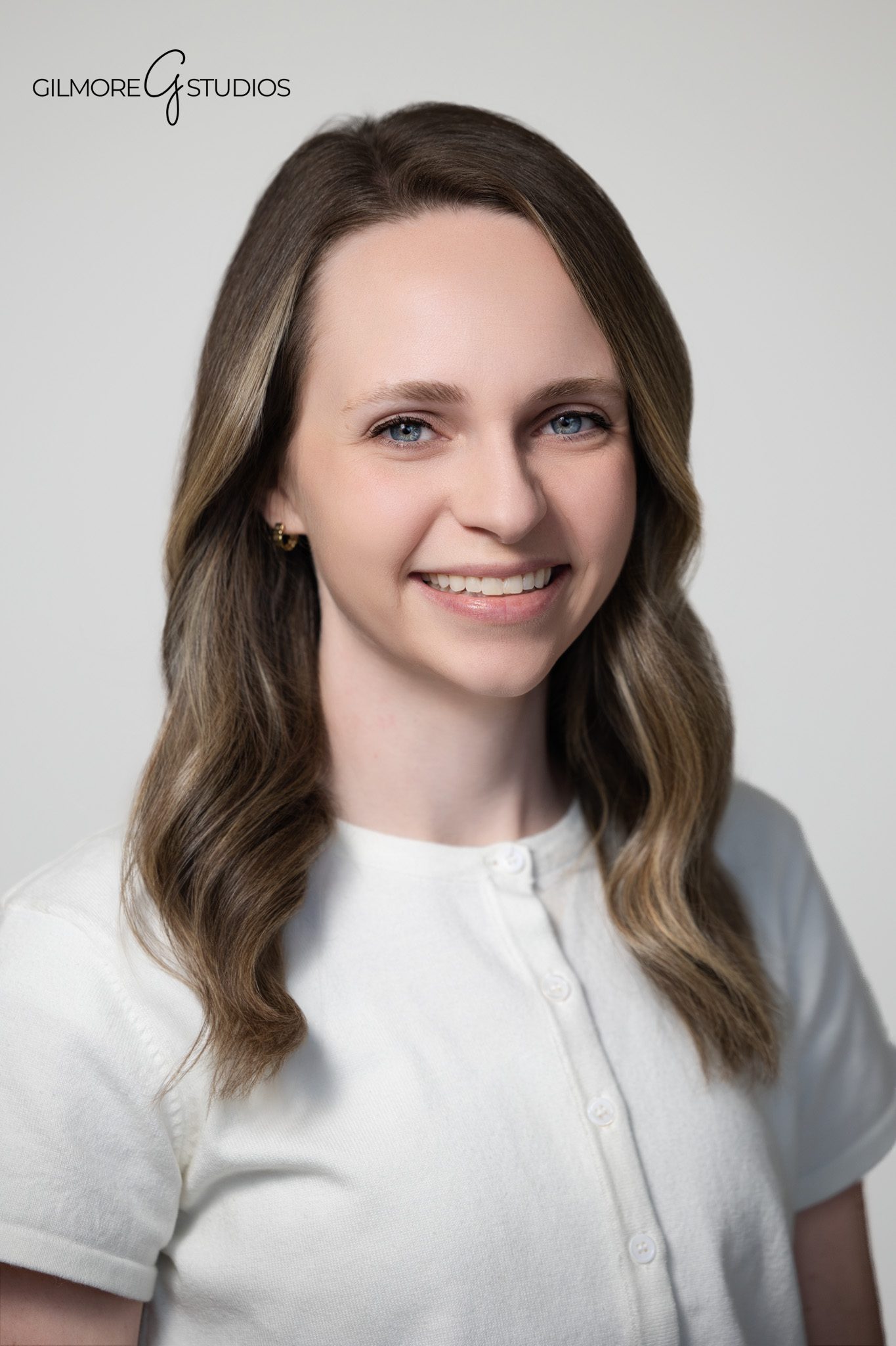 Utah photographer capturing lifestyle headshots for wellness educator.

Outdoor branding portrait featuring Just Ingredients founder in neutral tones.