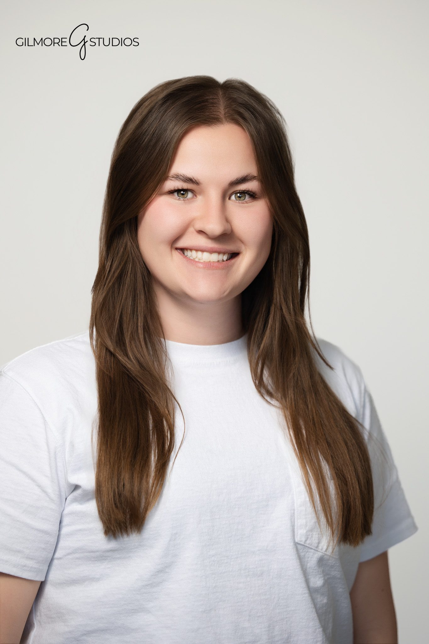 Lifestyle branding portrait photography for Utah-based wellness founder.

Natural light photographer capturing fresh wellness branding headshots.