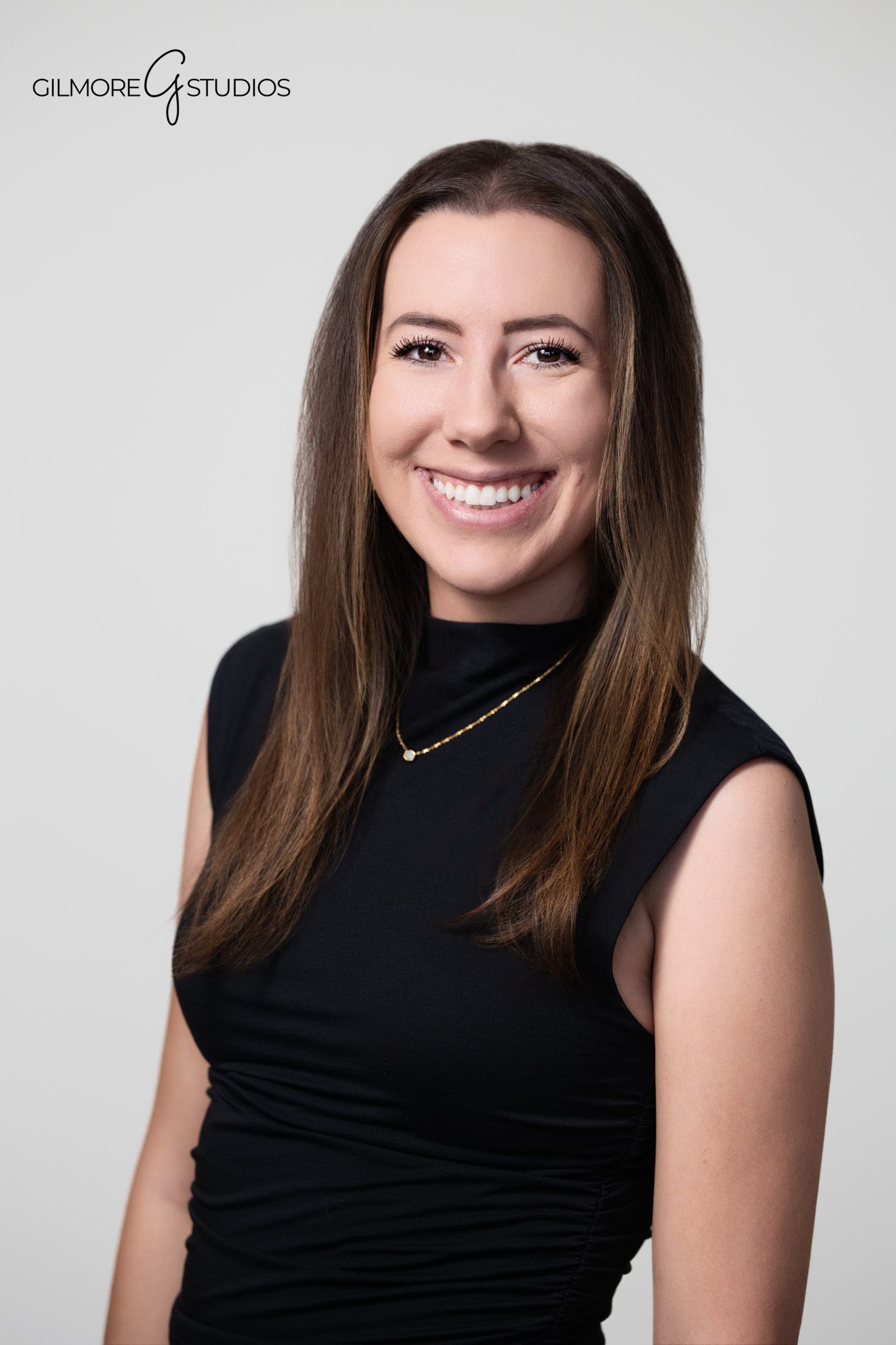 Clean headshot photography of Karalynne Call for brand promotions.

Utah photographer capturing calm and minimal branding portraits.