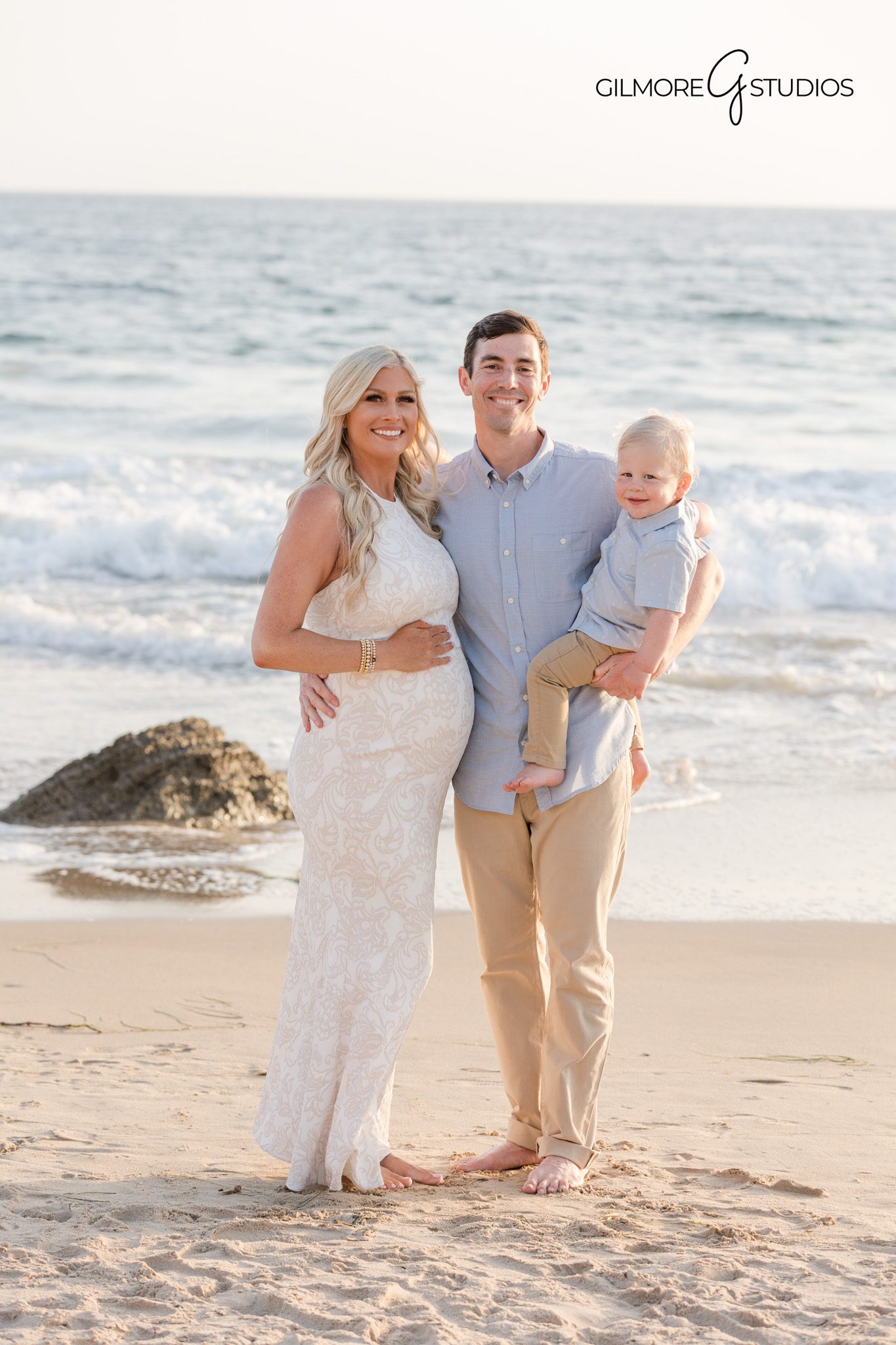 Expecting mother and family connection
Maternity session focused on relationships