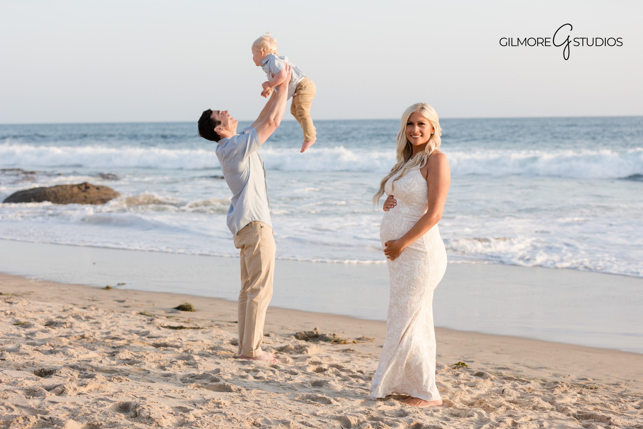 Family moment captured in maternity photography
Maternity photos reflecting family connection