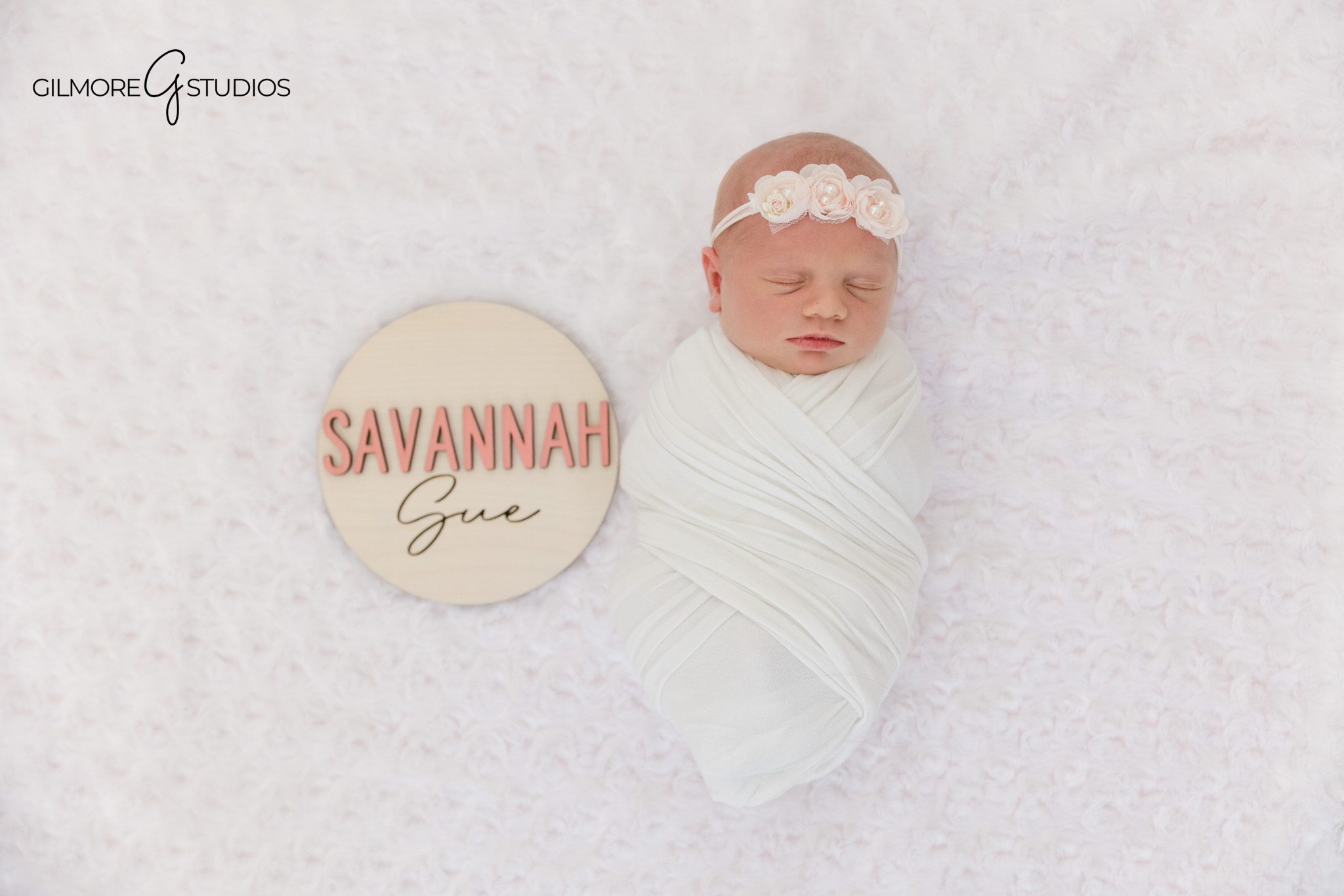 Newborn photography session

Newborn baby portrait