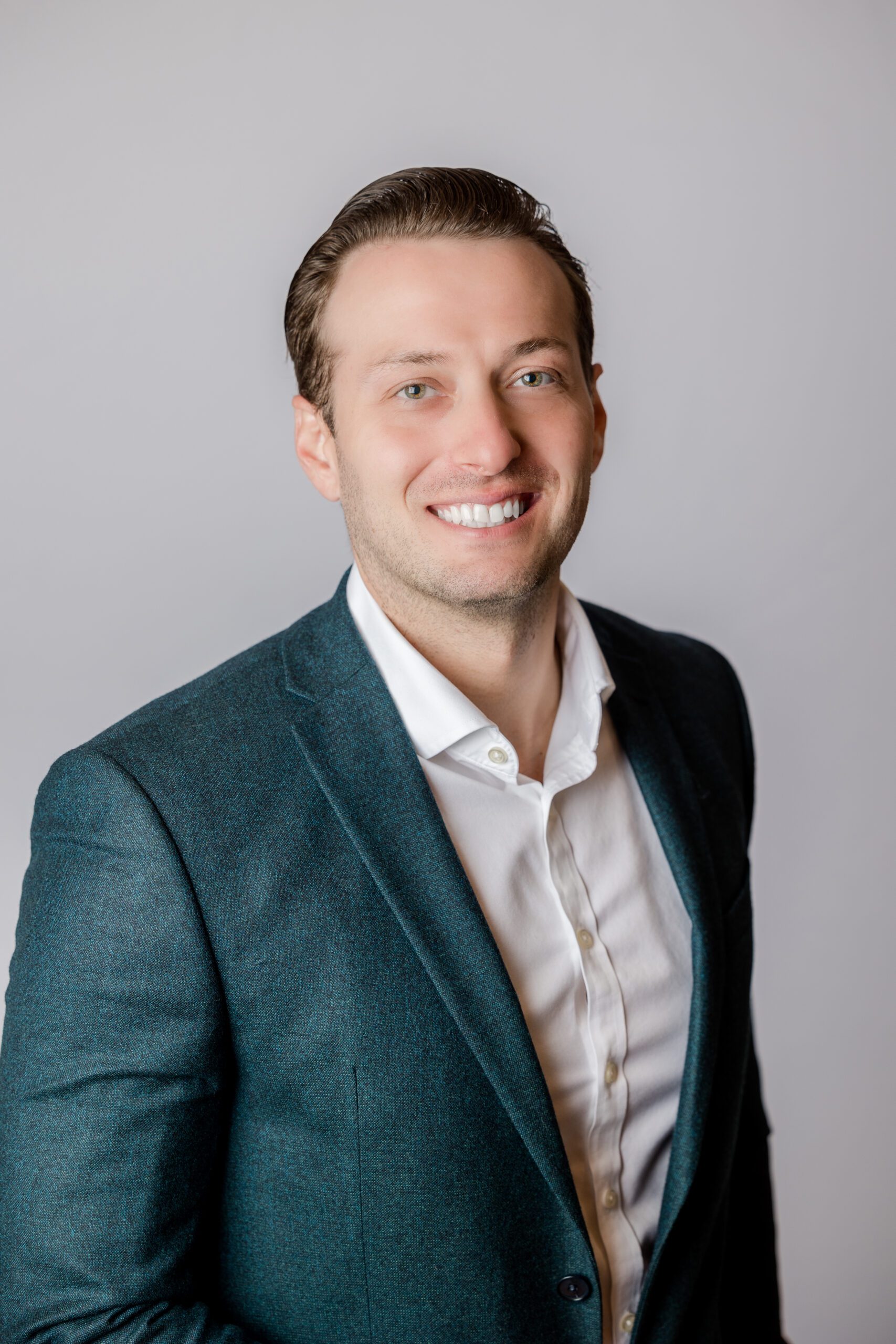 Professional commercial headshot photographer in Phoenix AZ creating clean business portraits

Corporate executive headshot photography session in Phoenix Arizona studio