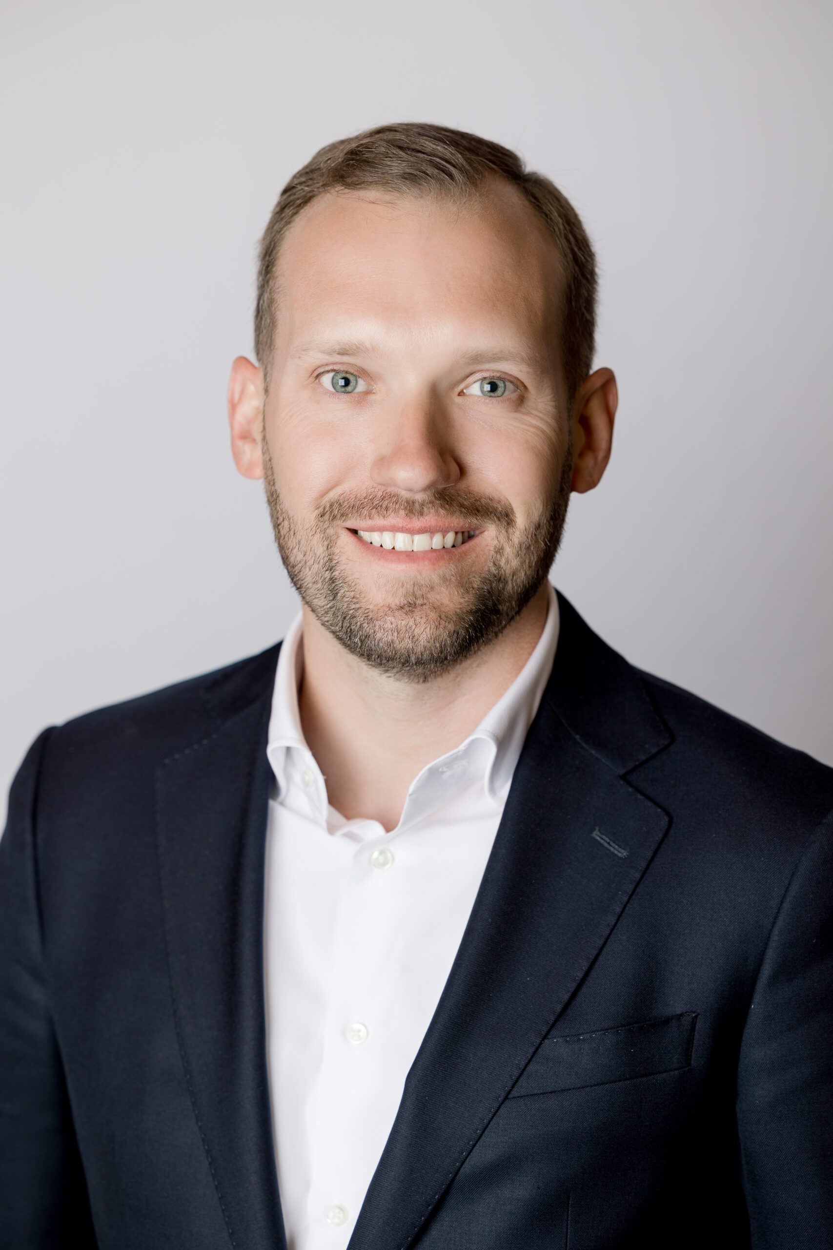 Phoenix AZ commercial photographer capturing executive headshot session

Business professional headshots photographed in Phoenix Arizona studio