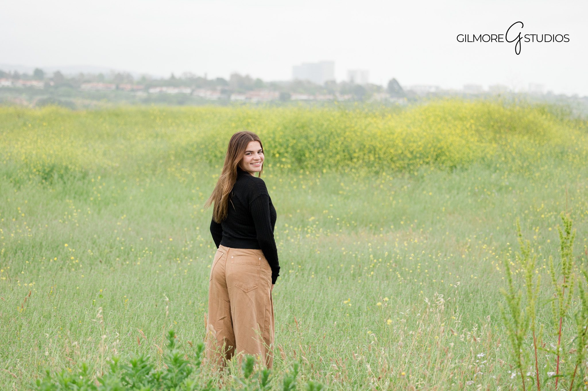 Professional senior photographer documenting an outdoor portrait session

Senior photography captured in Newport Beach with natural light