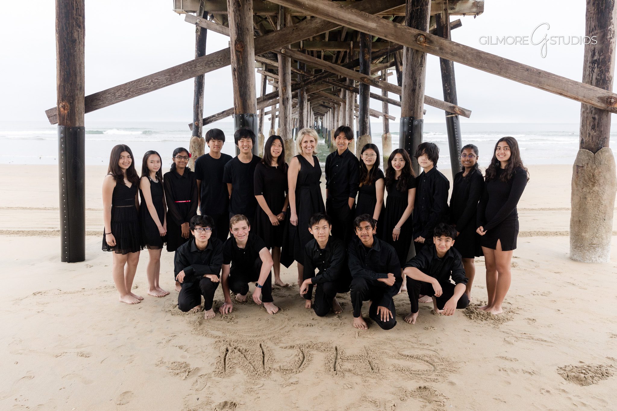 NJHS celebration portrait session outdoors in Newport Beach

Student professional portraits with pier background