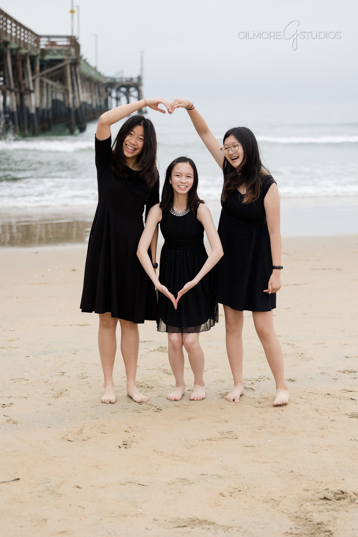 Coastal NJHS celebration portrait session in Newport Beach

Professional youth portraits with pier and ocean scenery
