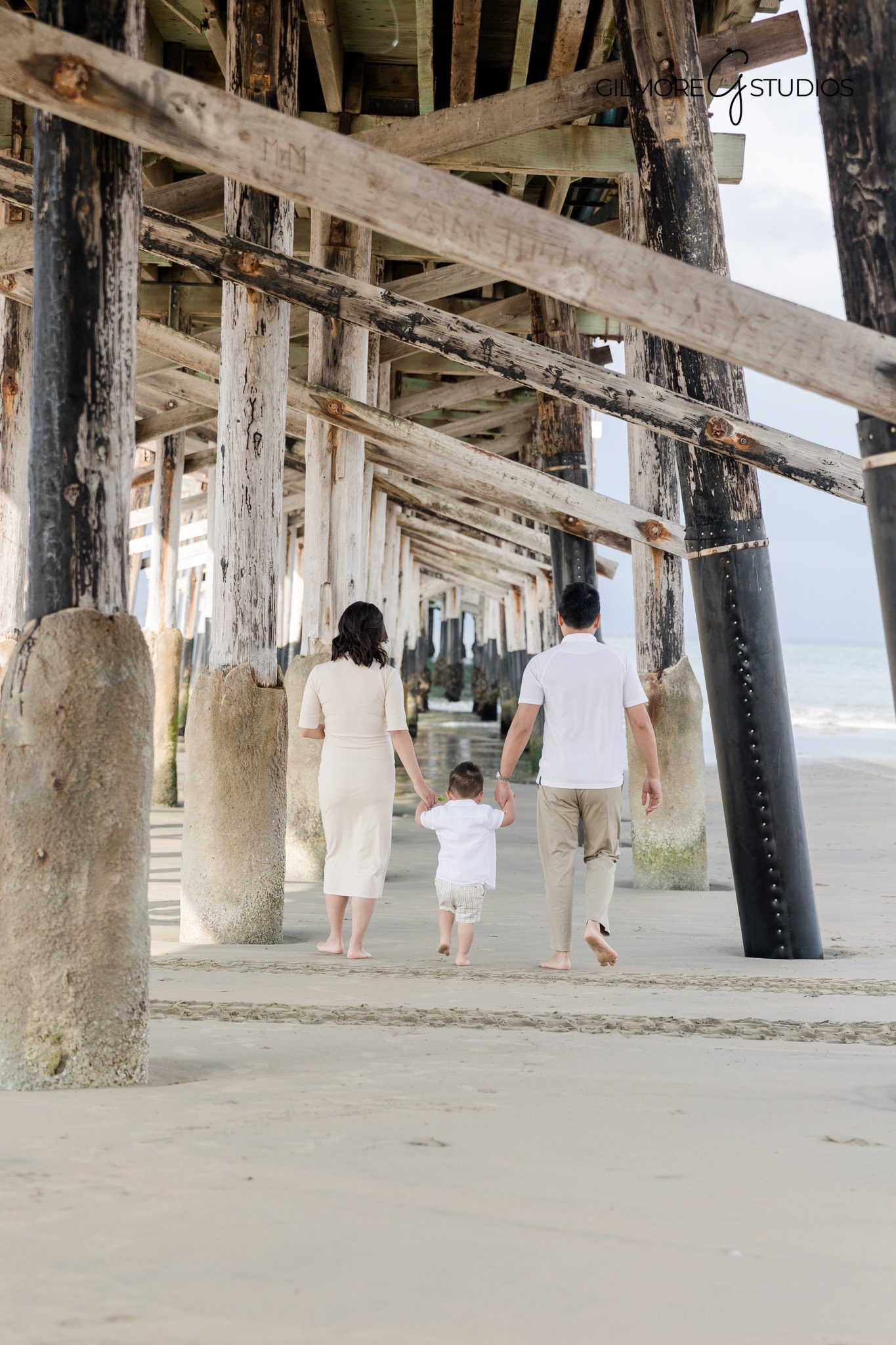 Maternity photography session highlighting pregnancy beauty

Beach maternity portrait photographed by a Newport Beach photographer
