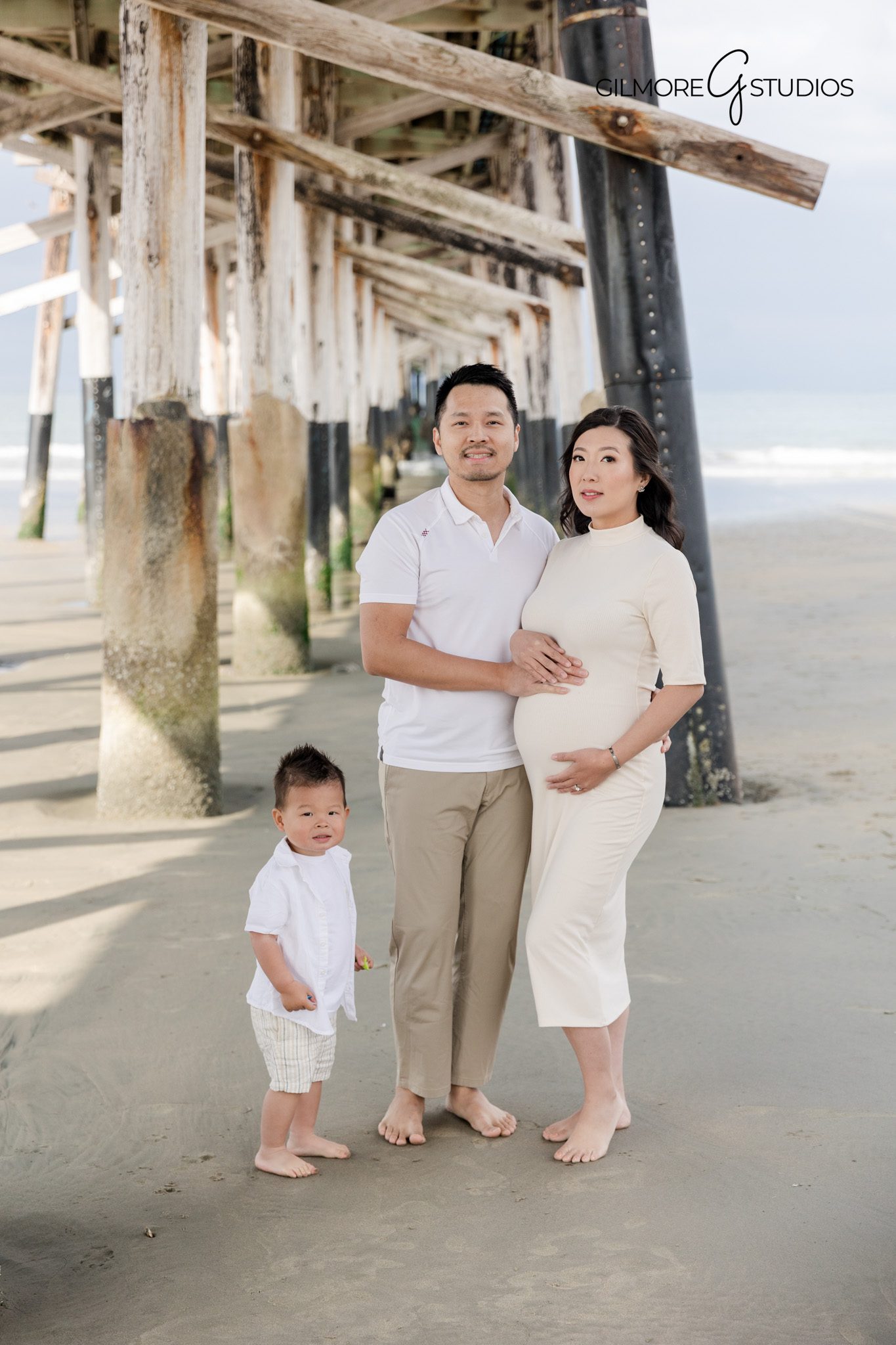 Beach maternity portrait photographed at Newport Pier

Newport Beach maternity photography showcasing pregnancy connection