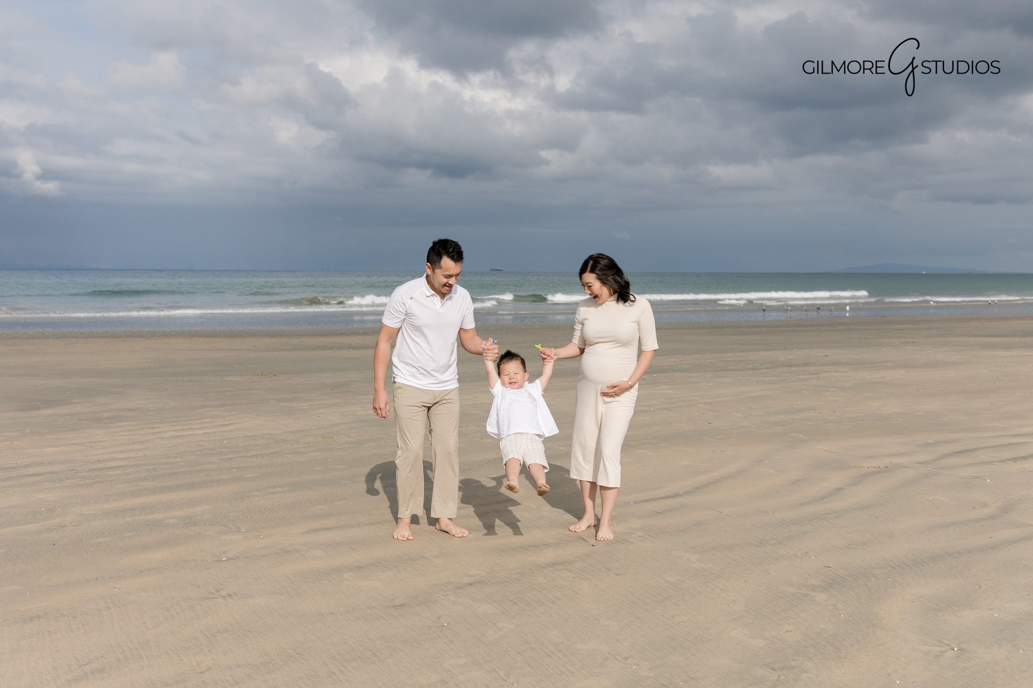 Maternity photography session featuring natural movement at the pier

Newport Beach maternity photographer capturing authentic pregnancy moments