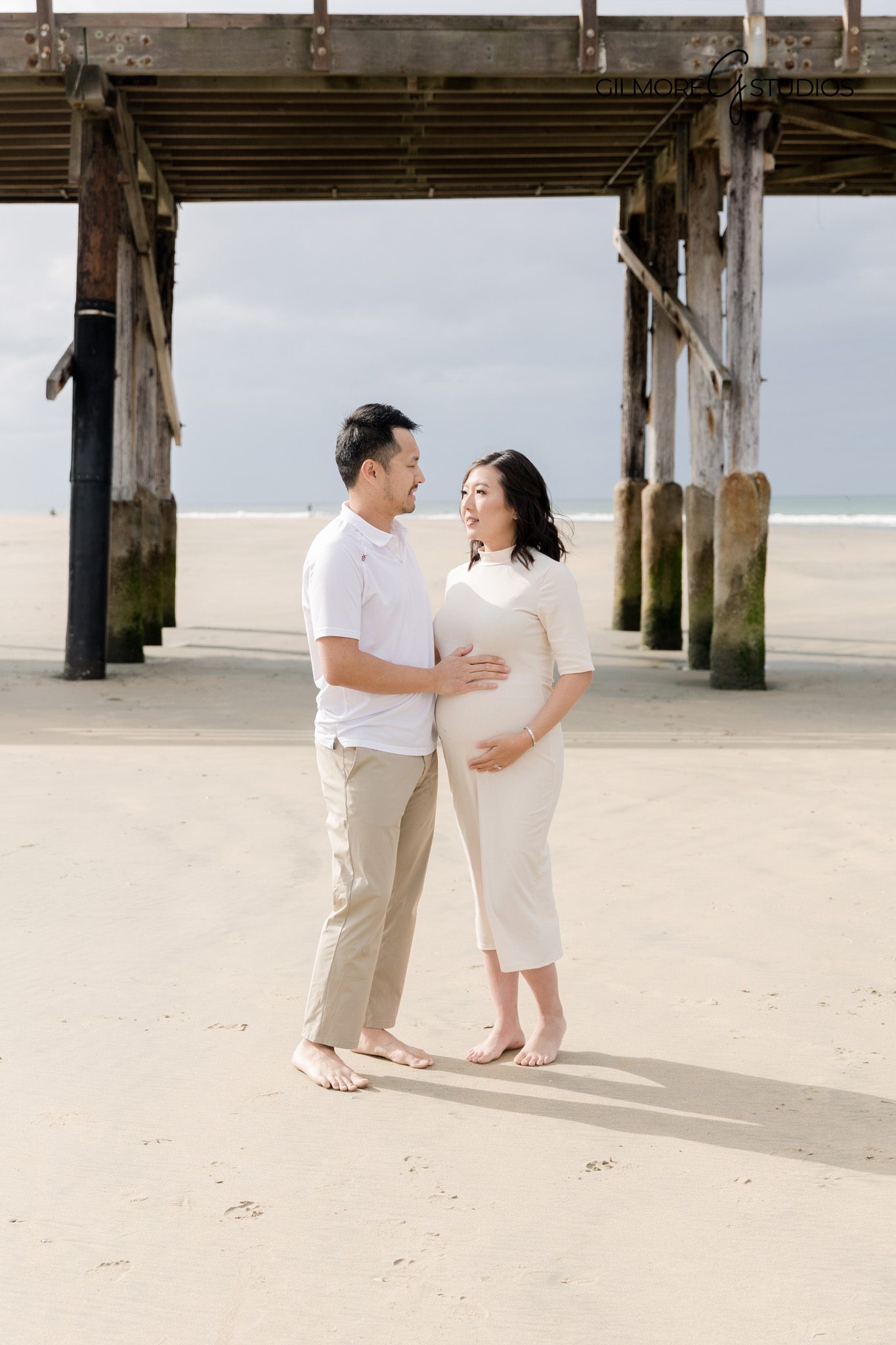 Newport Beach maternity portrait photography featuring gentle posing

Pregnancy photographer capturing a milestone maternity portrait