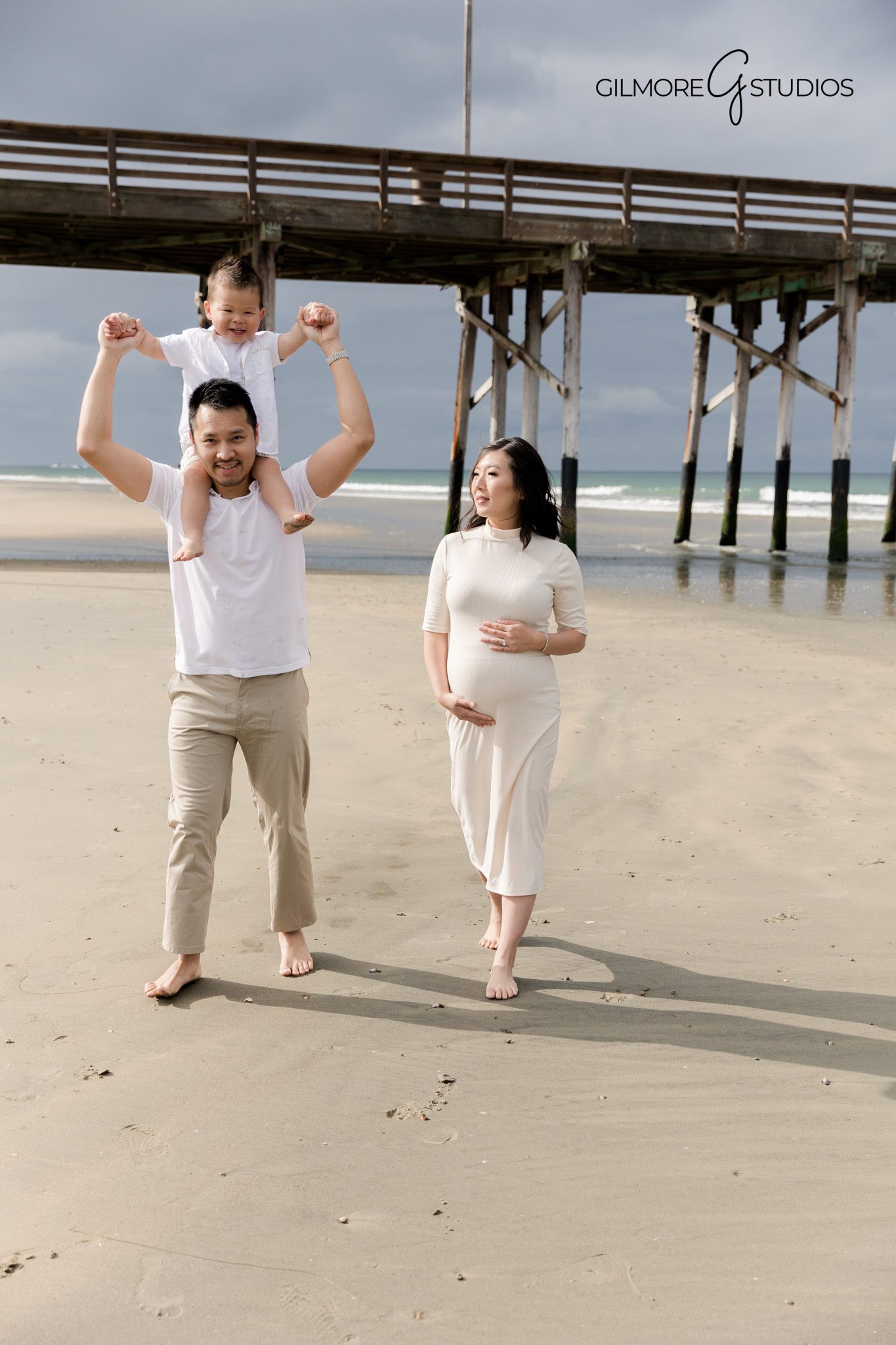 Professional maternity photography session at Newport Pier

Maternity portrait photography featuring an expecting mother
